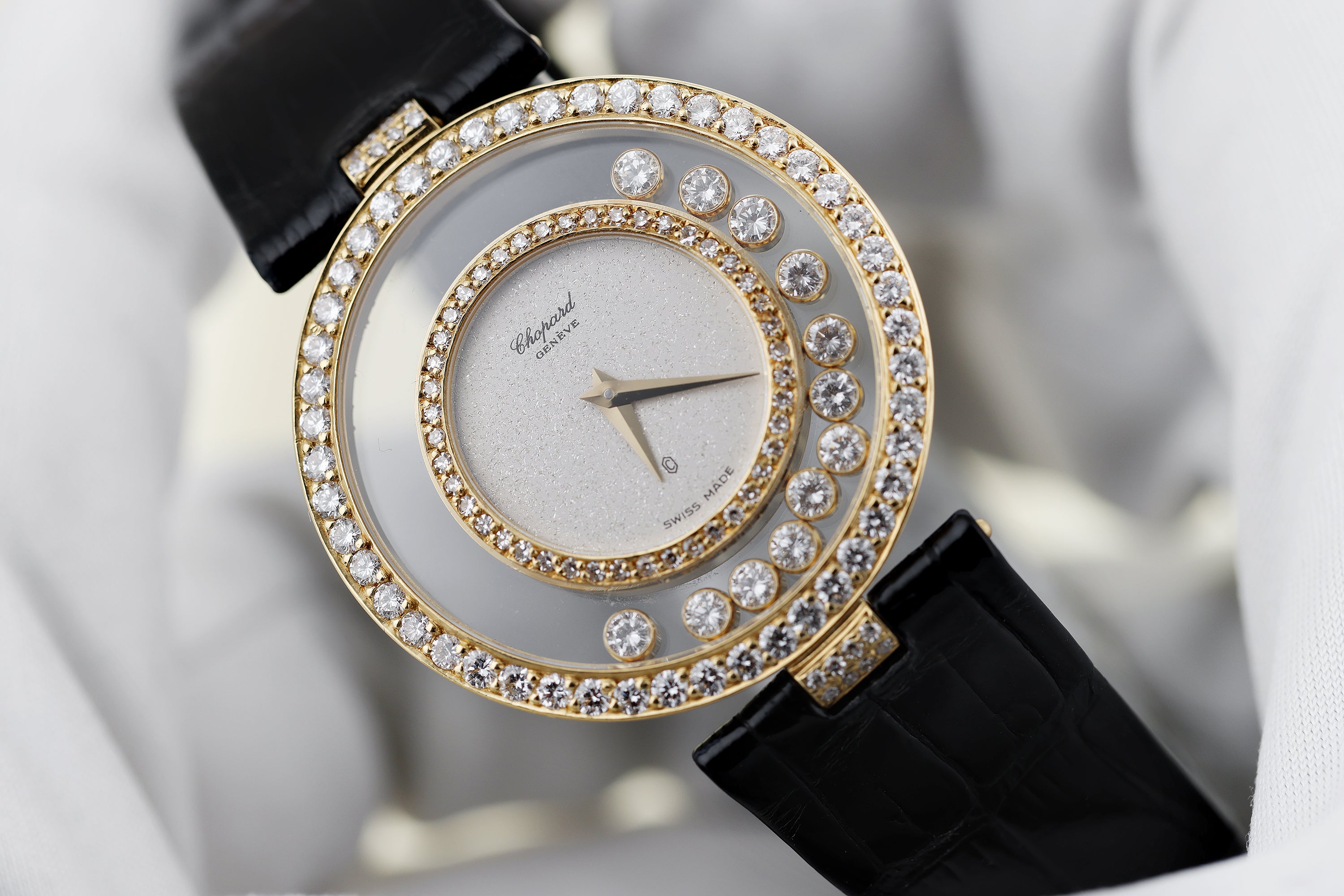 Chopard Happy Diamonds | REF. 2647 | 12 Floating Diamonds | Diamond Bezel | 18k Yellow Gold | 32mm
