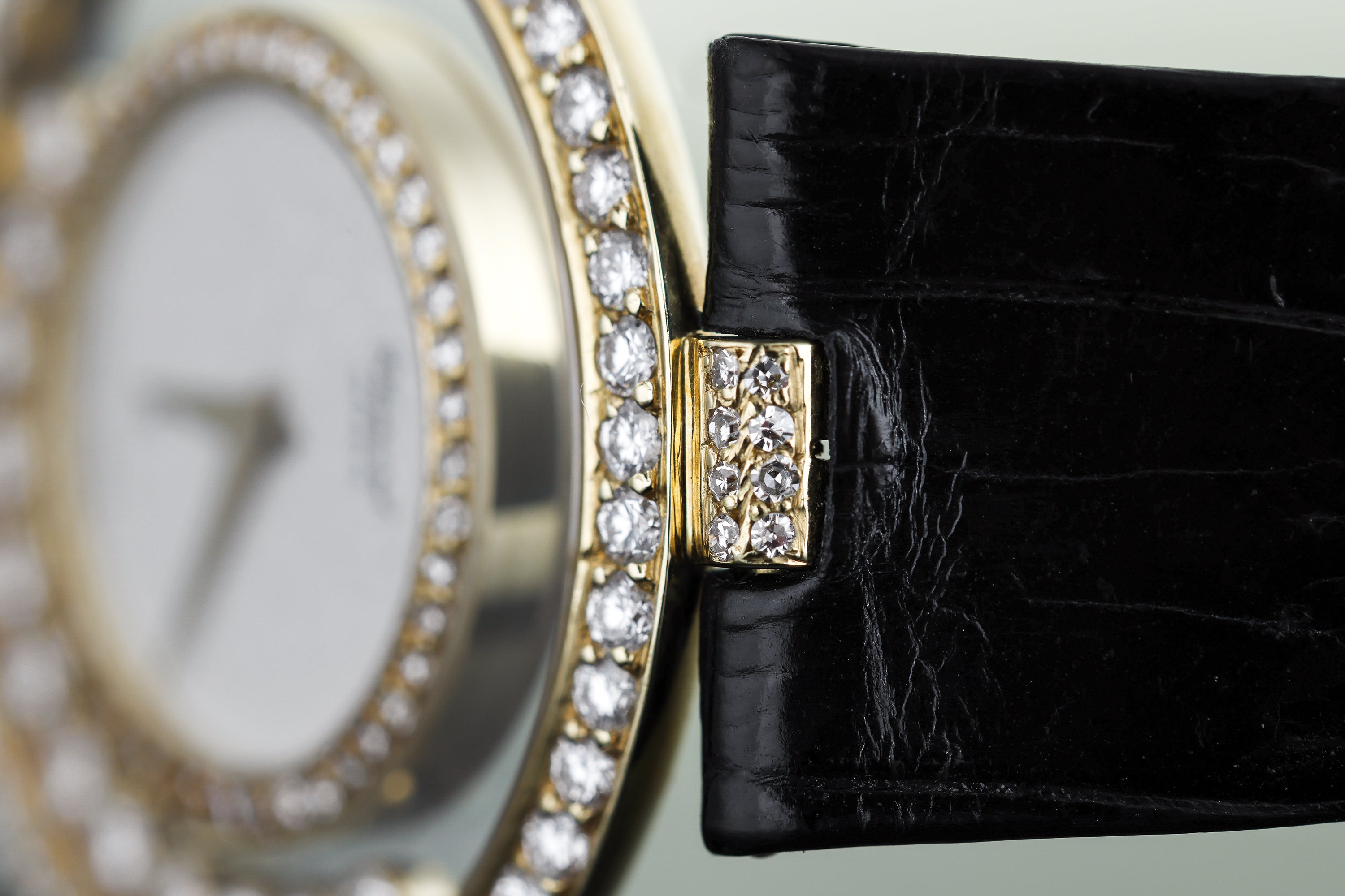 Chopard Happy Diamonds | REF. 2647 | 12 Floating Diamonds | Diamond Bezel | 18k Yellow Gold | 32mm