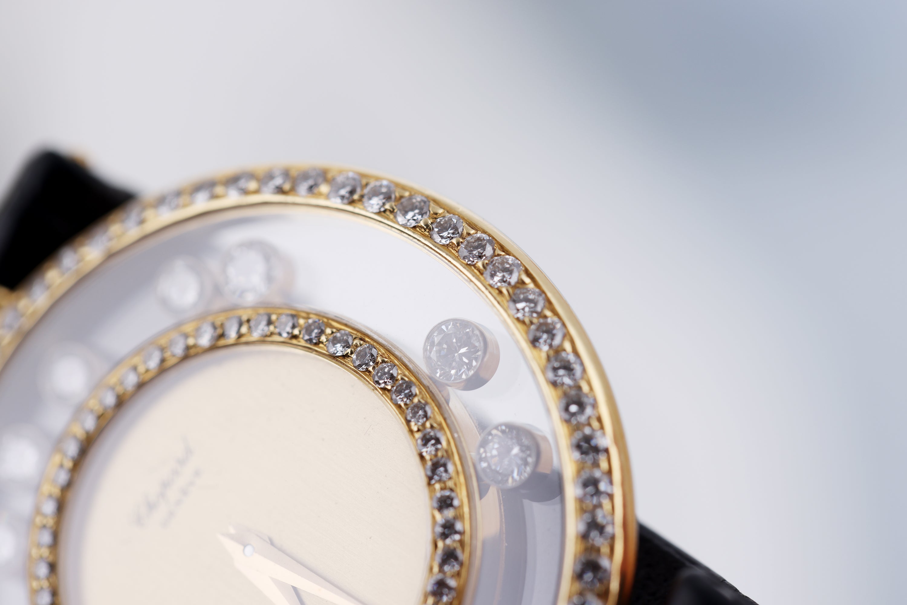 Chopard Happy Diamonds Watch | REF. 21/2646 | 11 Brilliant Round Floating Diamonds | Diamond Bezel | 18k Yellow Gold | 31mm