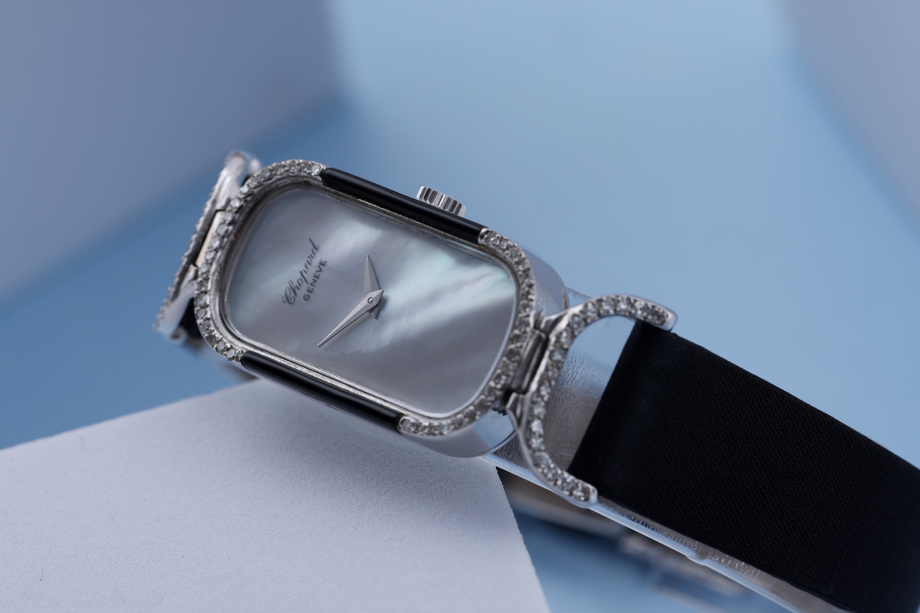 Chopard Vintage Ladies Watch | REF. 5084 1 | Mother of Pearl Dial | Diamond & Onyx Bezel | 17mm | 18k White Gold | Manual Wind | 1970s