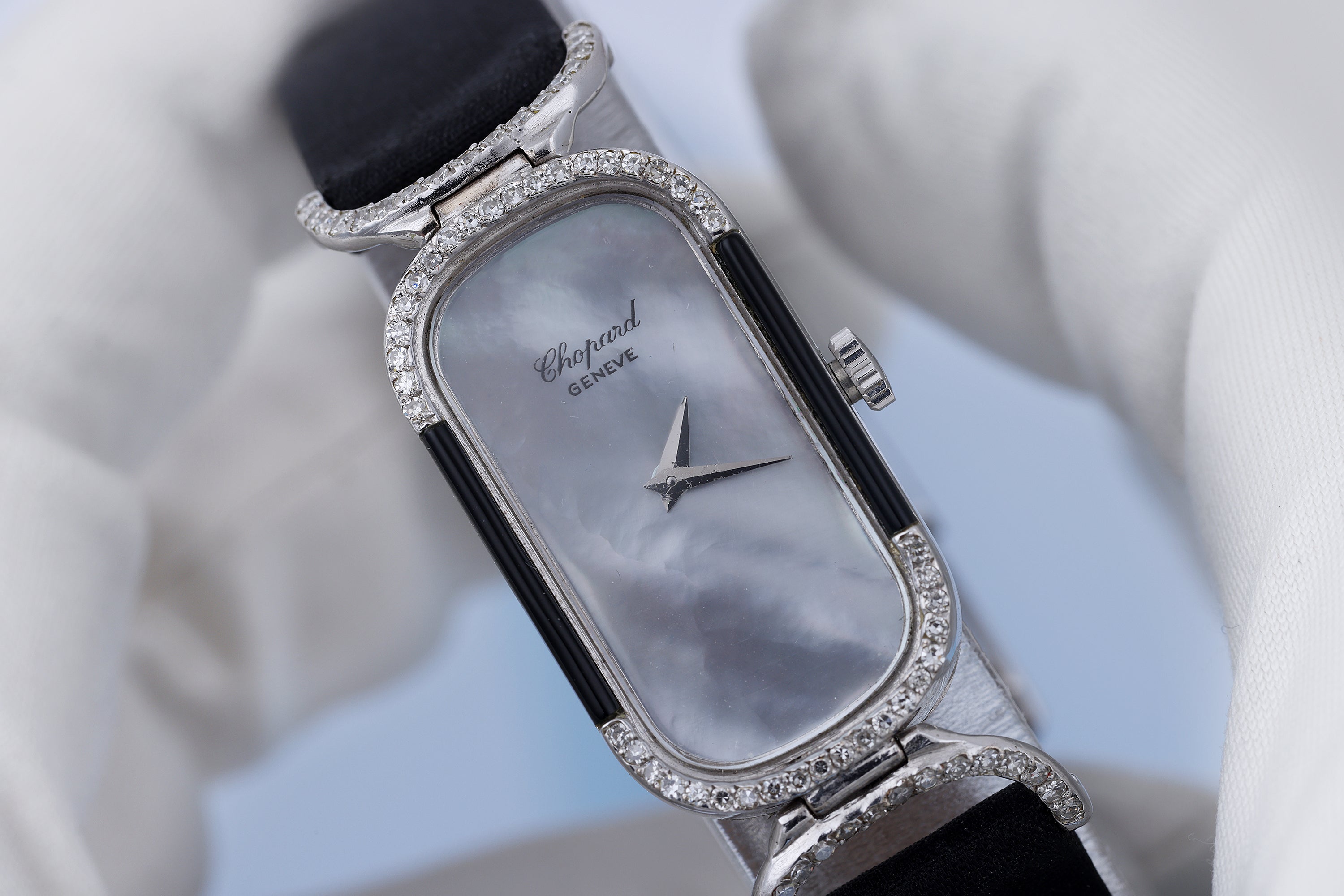 Chopard Vintage Ladies Watch | REF. 5084 1 | Mother of Pearl Dial | Diamond & Onyx Bezel | 17mm | 18k White Gold | Manual Wind | 1970s