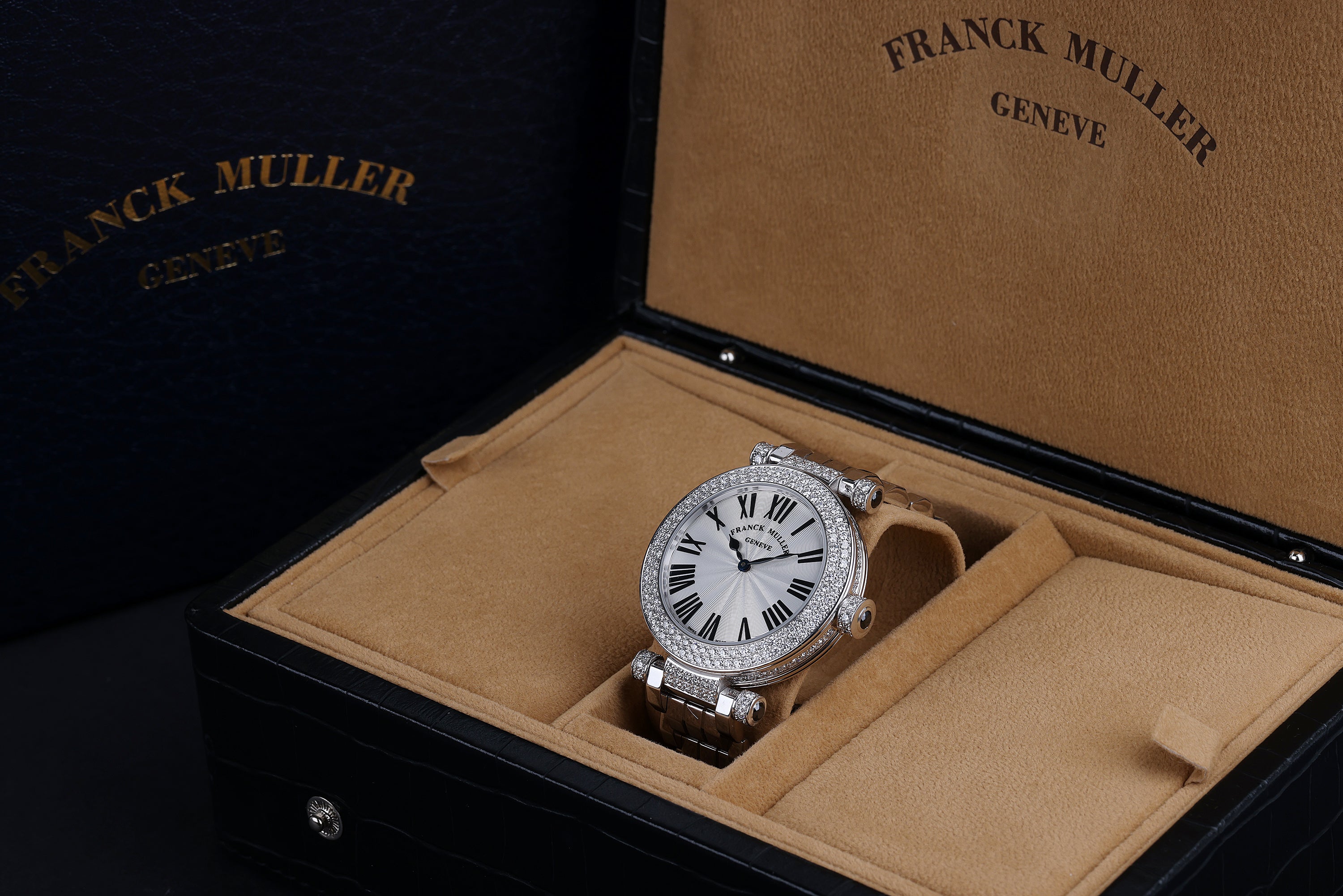Franck Muller | REF. 3900 QZ R D2 | 18k White Gold | Diamond Bezel, Case & Shoulders | 39mm | Quartz | 2010's