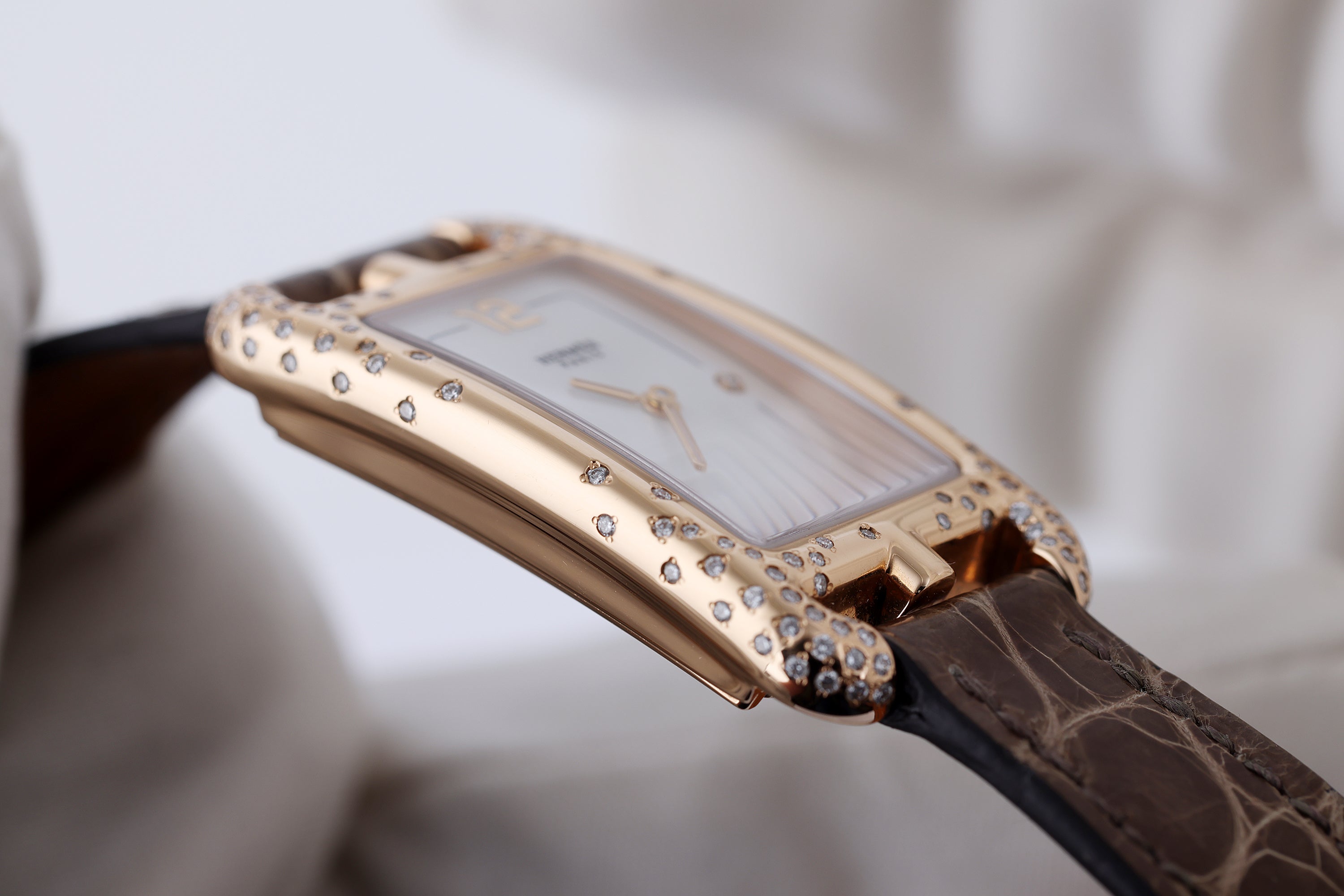 Hermes Ladies Watch | Nantucket | REF. NA2.272 | 18k Rose Gold | Scattered Diamond Bezel | Mother of Pearl Dial | 20x36.5mm | Box & Papers | 2023