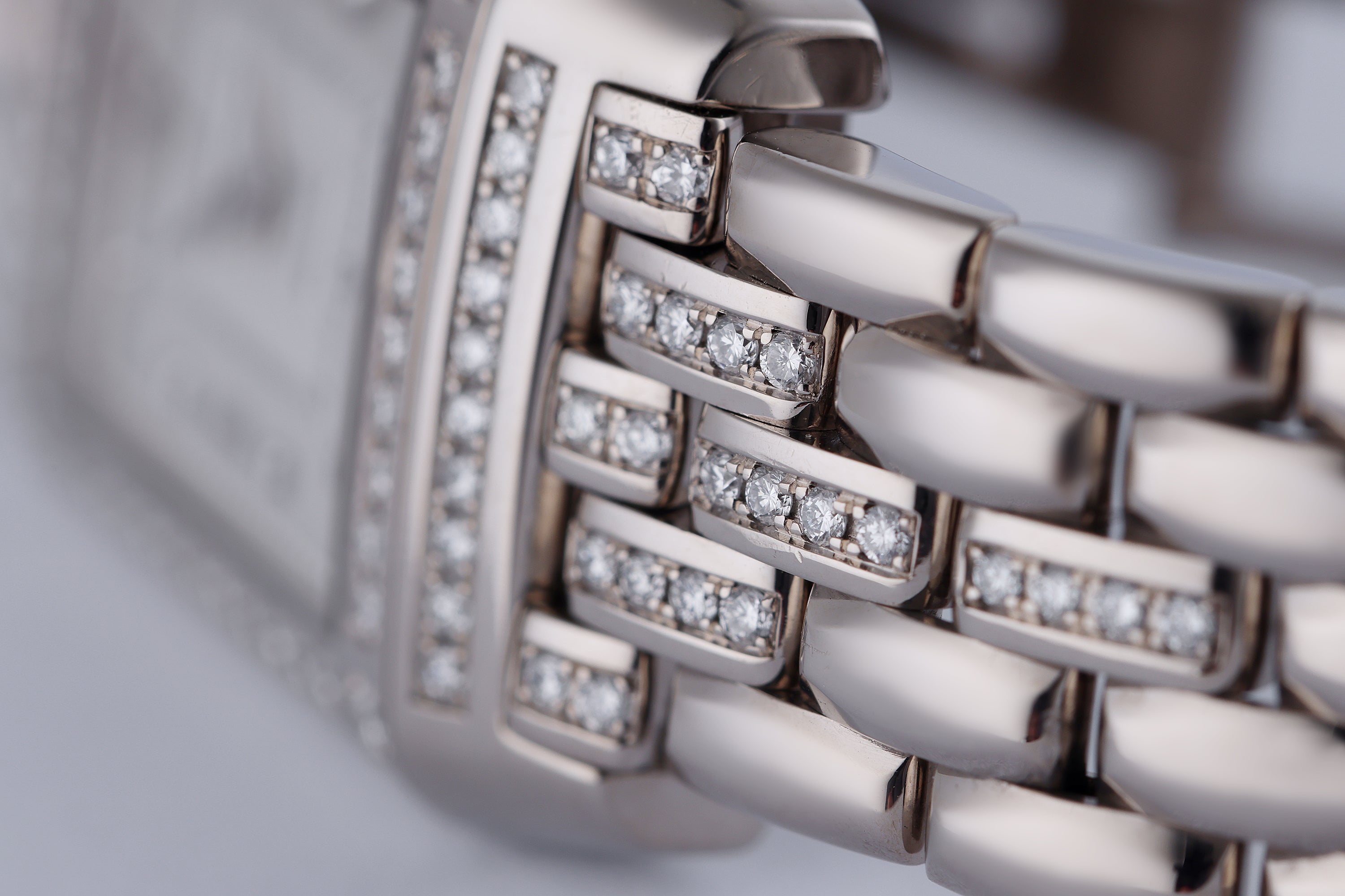 Jaeger-LeCoultre Reverso Duetto | REF. 267.3.86 | Diamond Dial, Bezel & Bracelet | 18k White Gold | 20.5mm | Quartz | Box & Papers | 2000