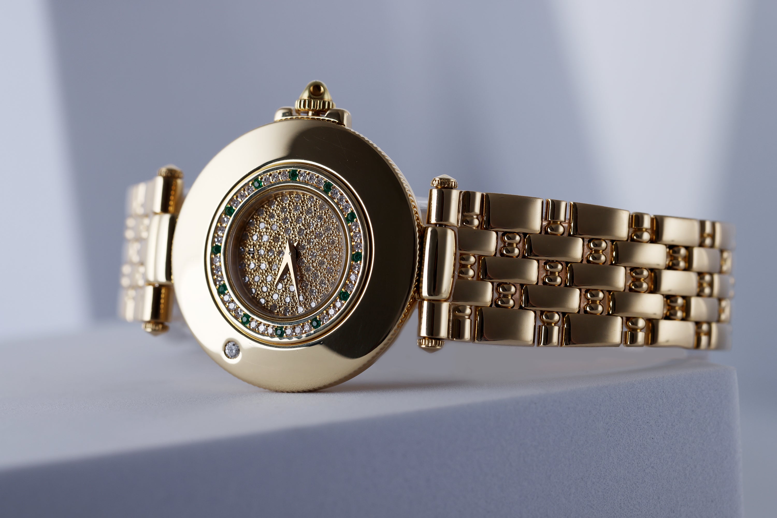 Jaeger-LeCoultre Rendez-Vous | REF. 421.1.09 | Pavé Diamond & Emeralds | 18k Yellow Gold | 30mm | Box & Papers | 1994
