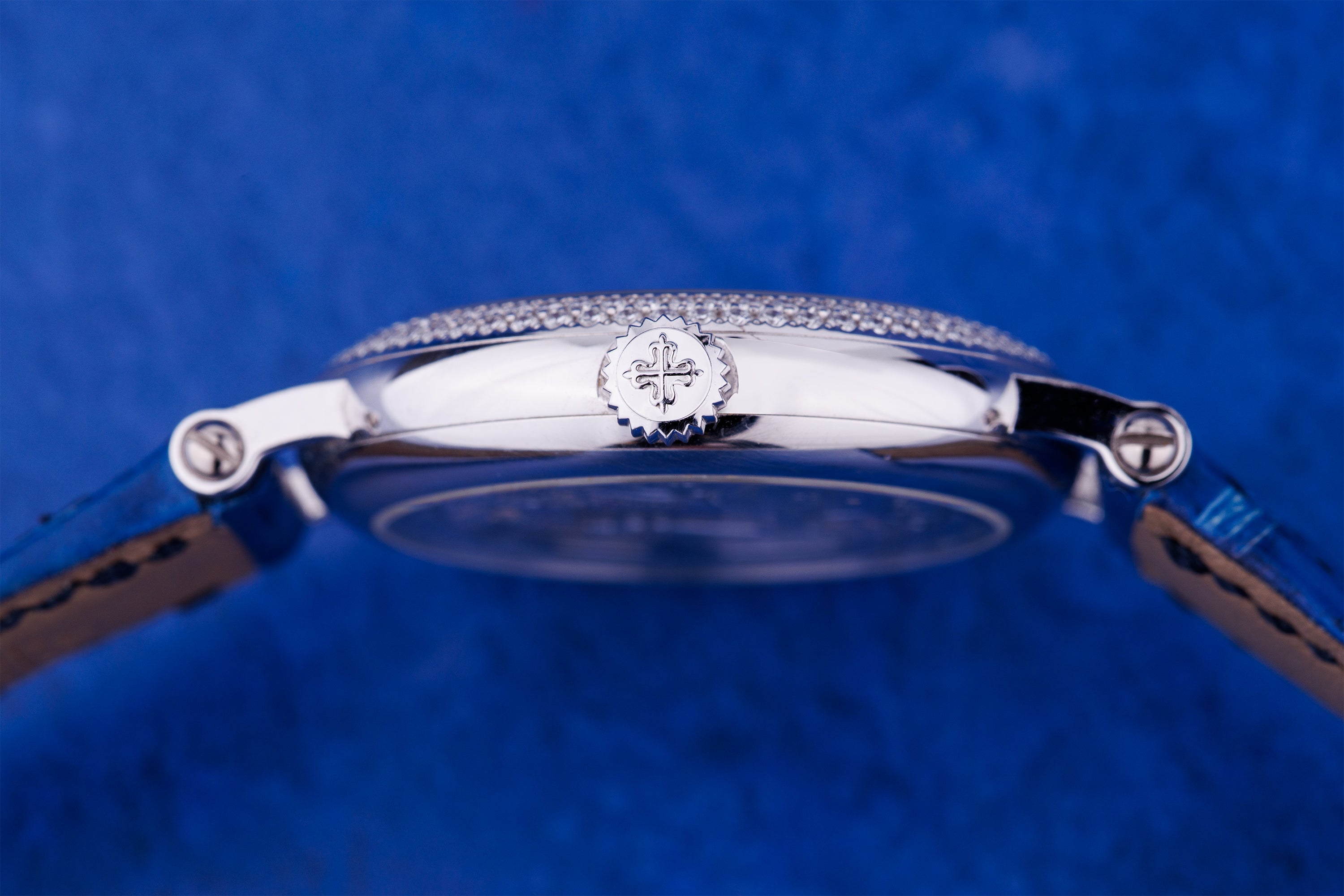 Patek Philippe Complications Moonphase | REF. 7121/200G-001 | 18k White Gold | Manual Wind | Box & Papers | 2022