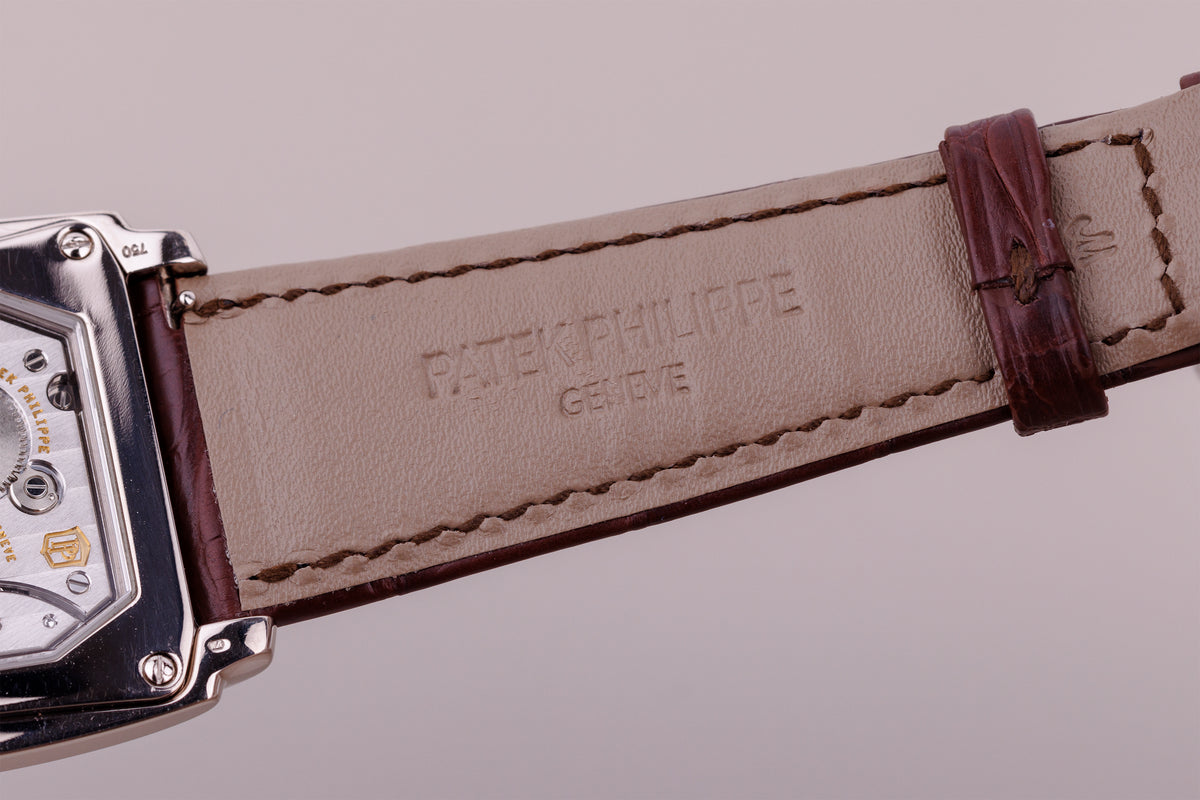 Patek Philippe Gondolo | REF. 5124G | Salmon Dial | 18k White Gold | 33mm | Manual Wind