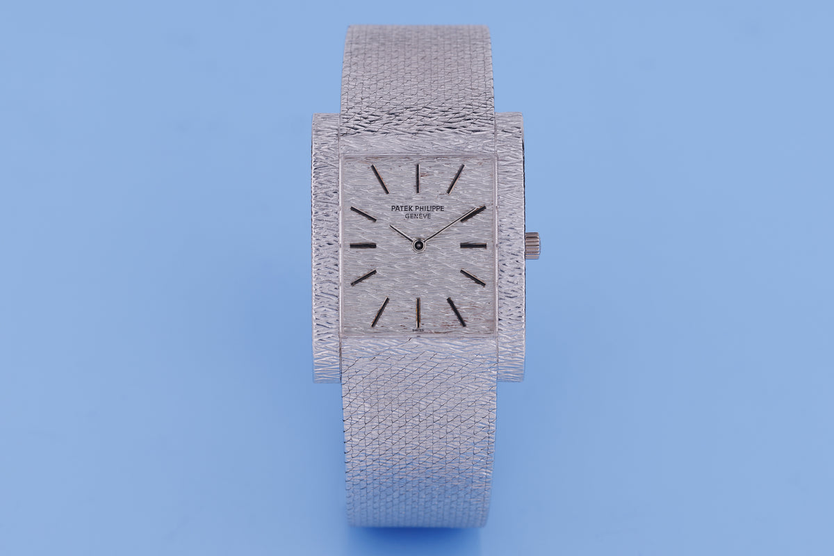 Patek Philippe Gondolo | REF. 3553/1 | Bark Finish | Manual Wind | 26mm | 18k White Gold | Circa 1970s