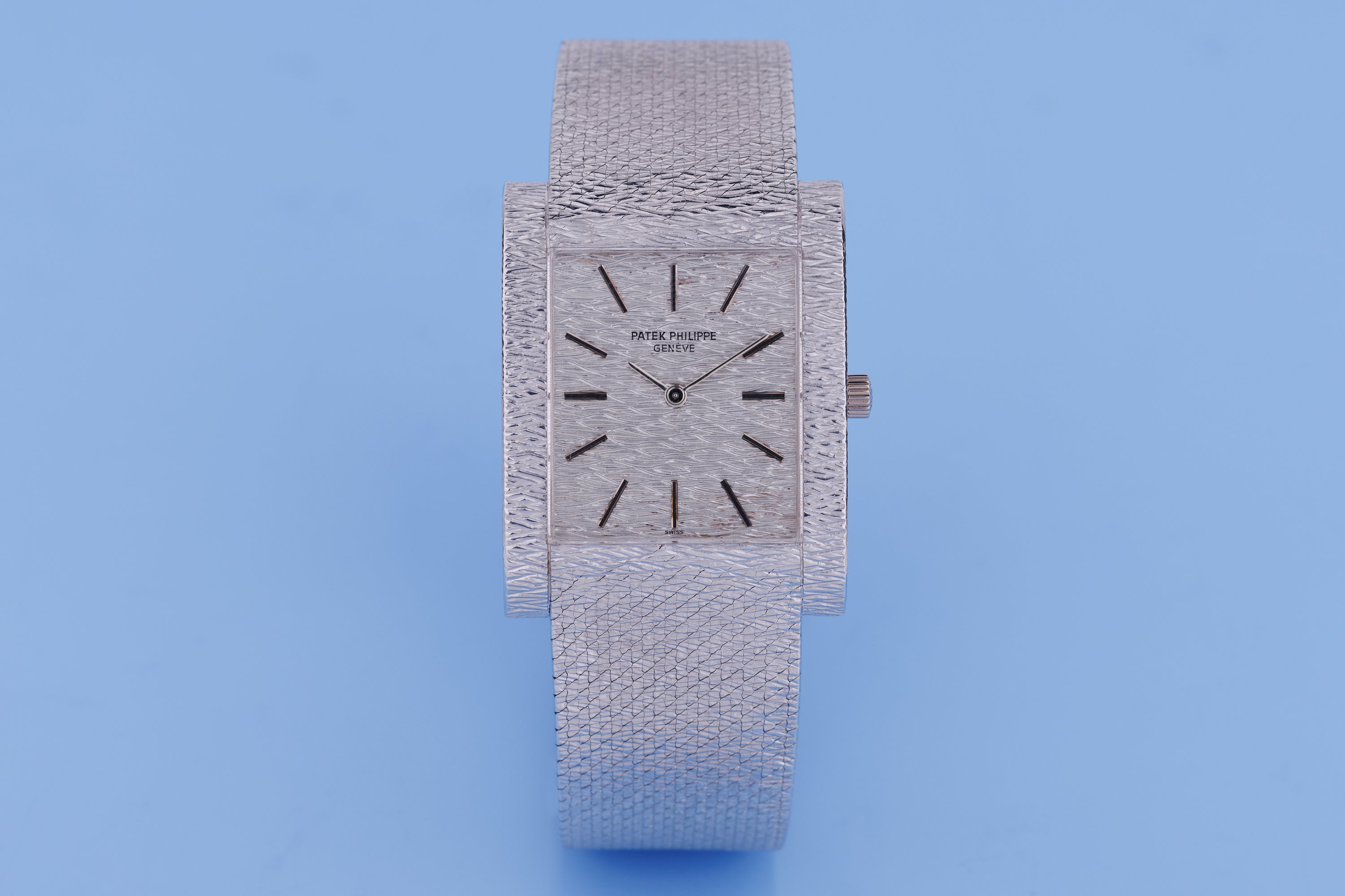 Patek Philippe Gondolo | REF. 3553/1 | Bark Finish | Manual Wind | 26mm | 18k White Gold | Circa 1970s