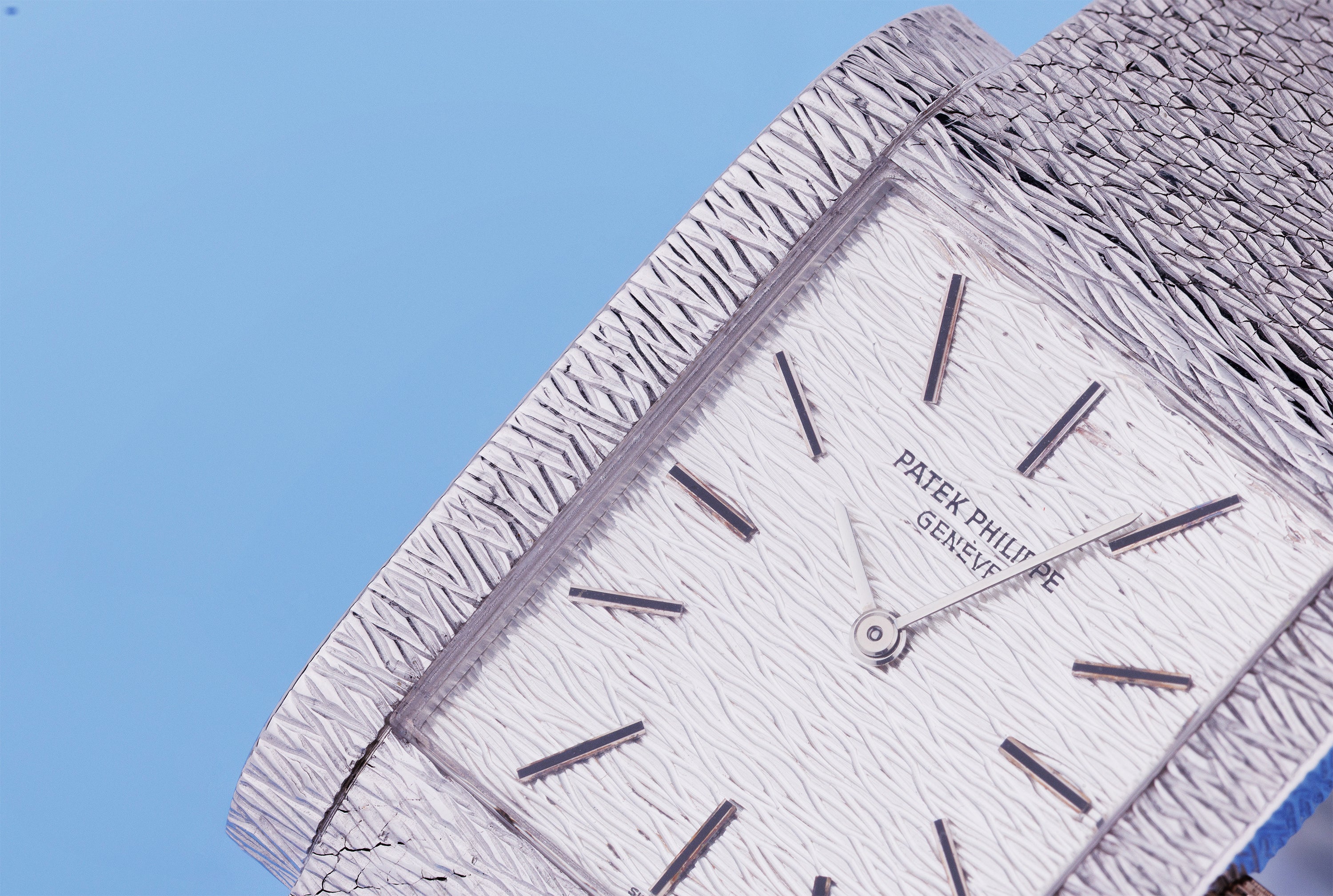 Patek Philippe Gondolo | REF. 3553/1 | Bark Finish | Manual Wind | 26mm | 18k White Gold | Circa 1970s