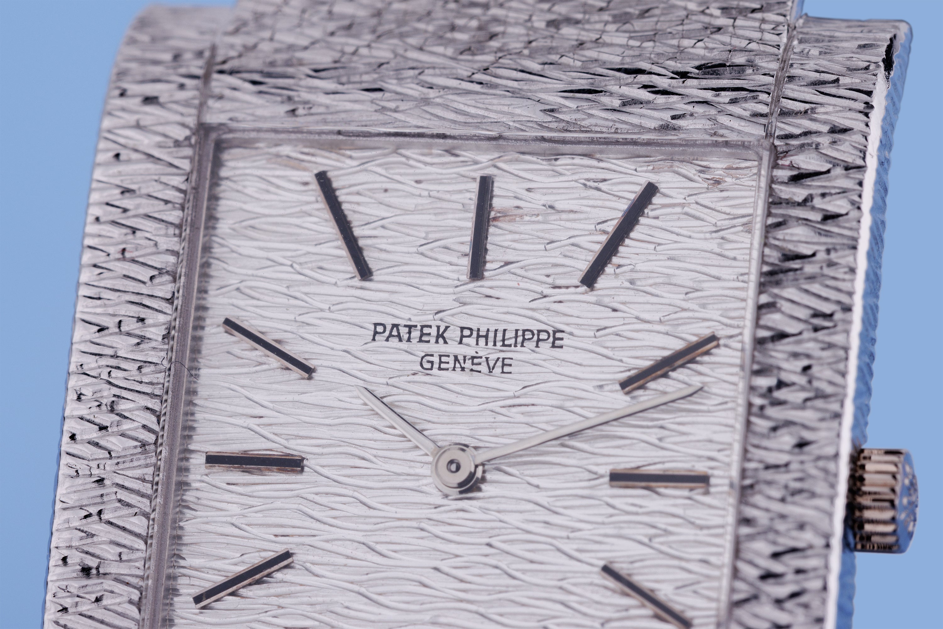 Patek Philippe Gondolo | REF. 3553/1 | Bark Finish | Manual Wind | 26mm | 18k White Gold | Circa 1970s