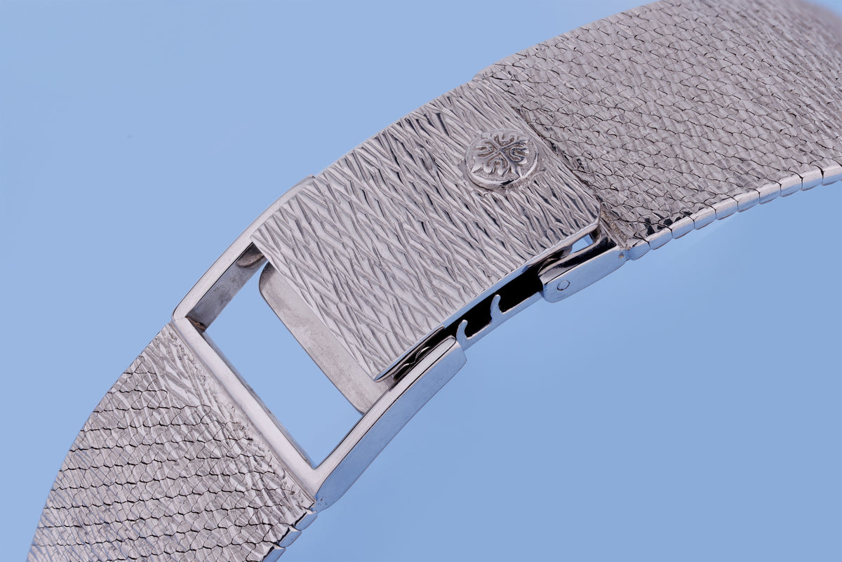 Patek Philippe Gondolo | REF. 3553/1 | Bark Finish | Manual Wind | 26mm | 18k White Gold | Circa 1970s