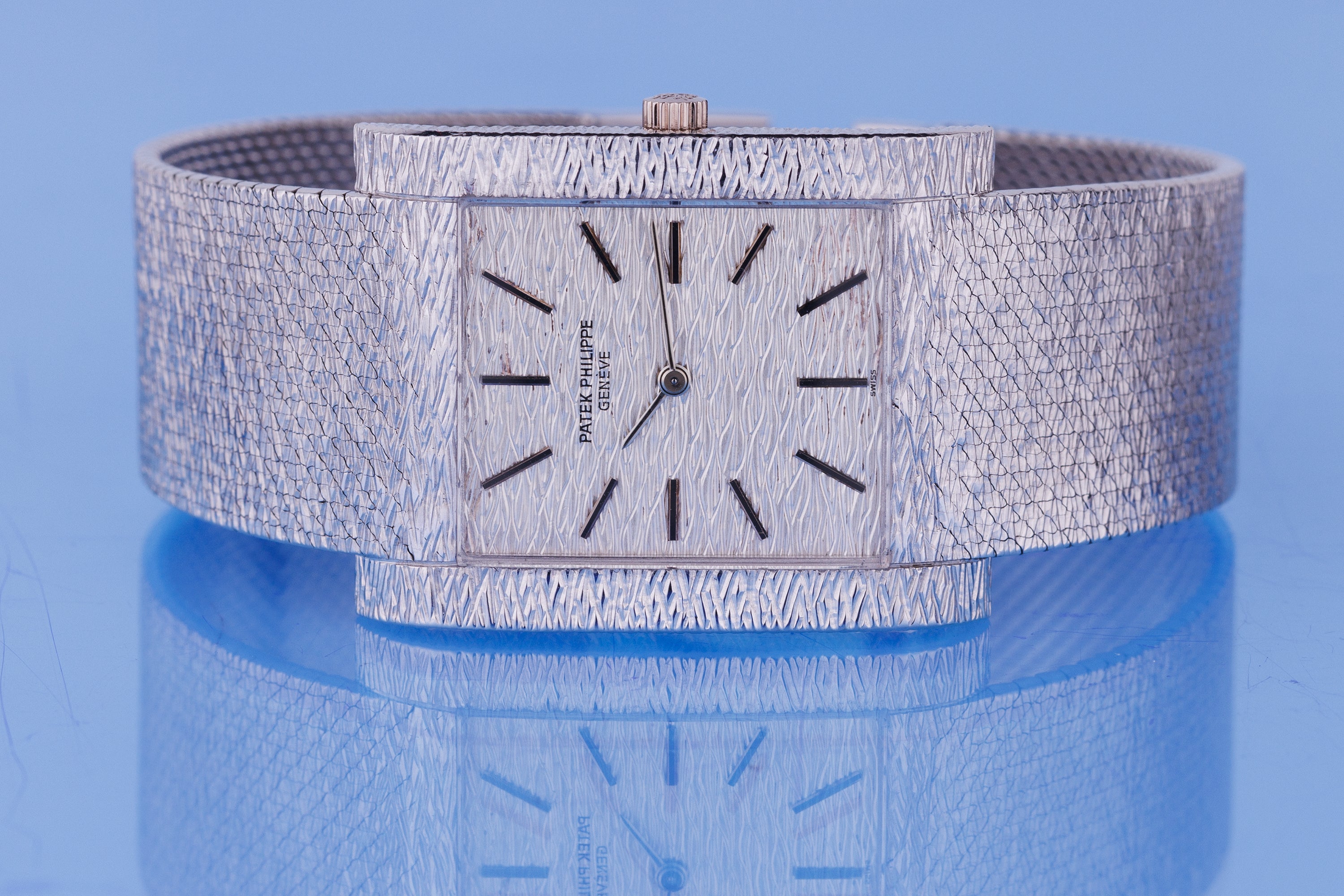 Patek Philippe Gondolo | REF. 3553/1 | Bark Finish | Manual Wind | 26mm | 18k White Gold | Circa 1970s