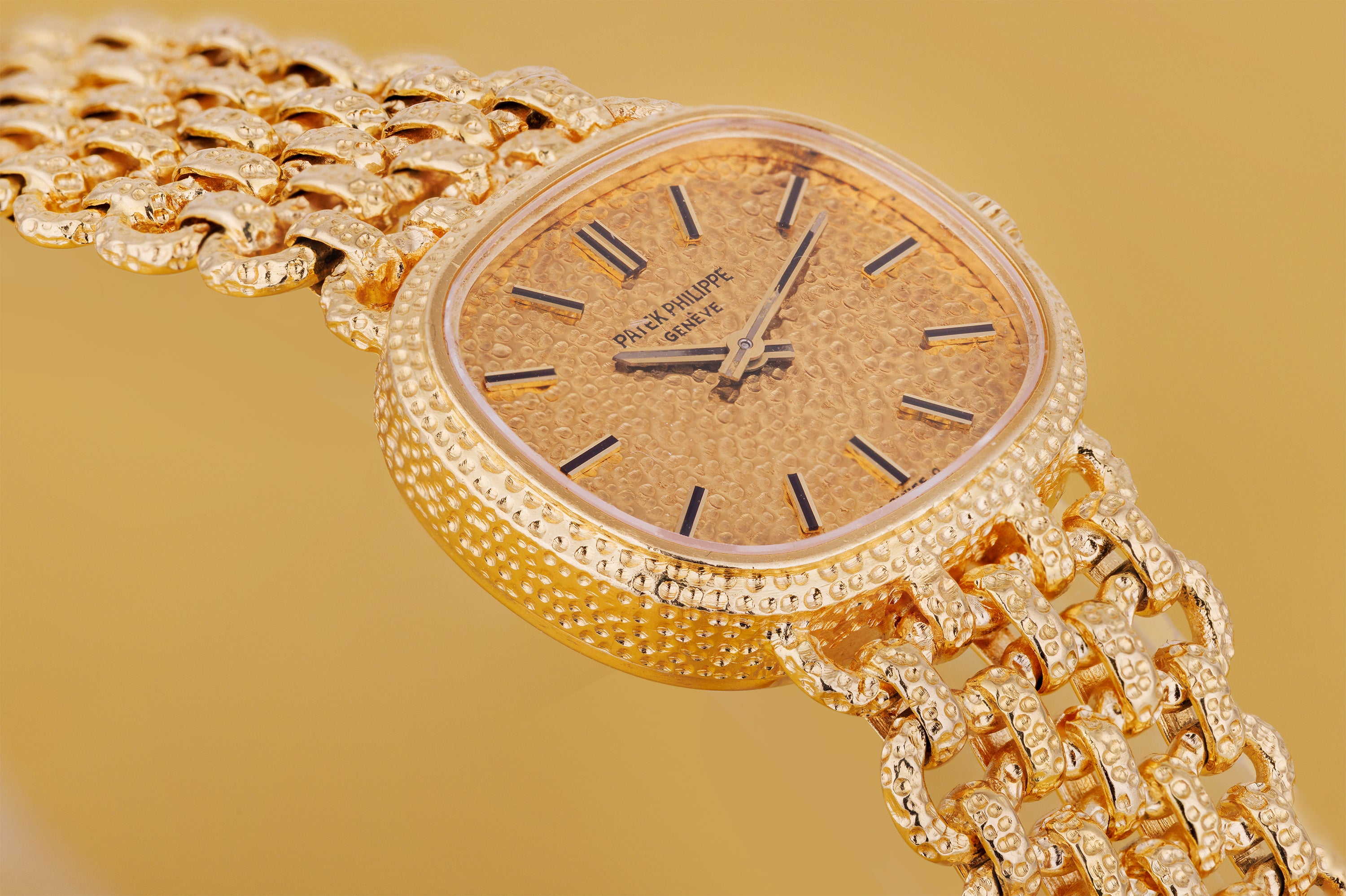 Patek Philippe Lady Ellipse | REF. 4133/1 | 18k Yellow Gold | Hammered Gold Finish | 22mm | Manual Wind | 1970s