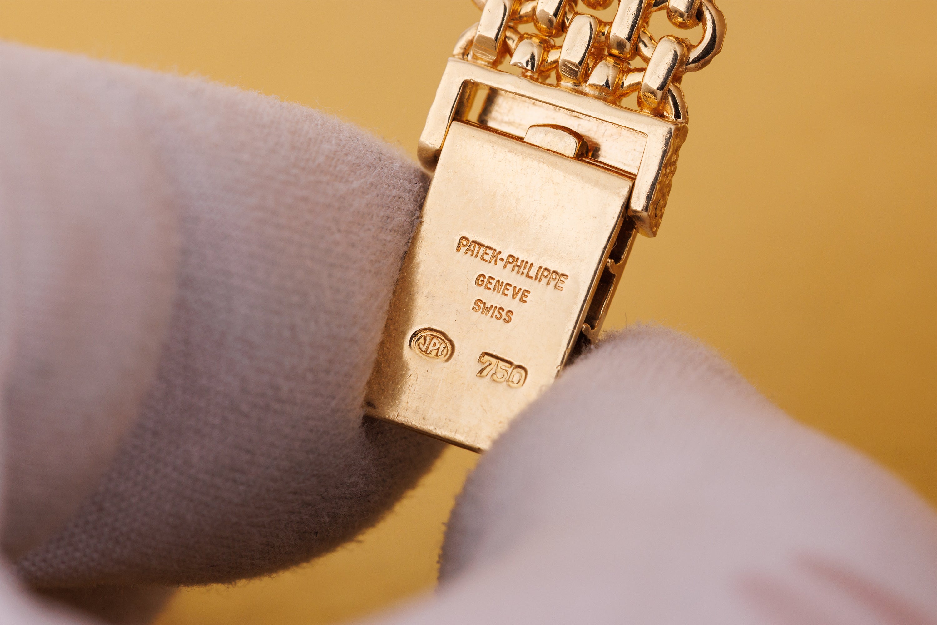 Patek Philippe Lady Ellipse | REF. 4133/1 | 18k Yellow Gold | Hammered Gold Finish | 22mm | Manual Wind | 1970s