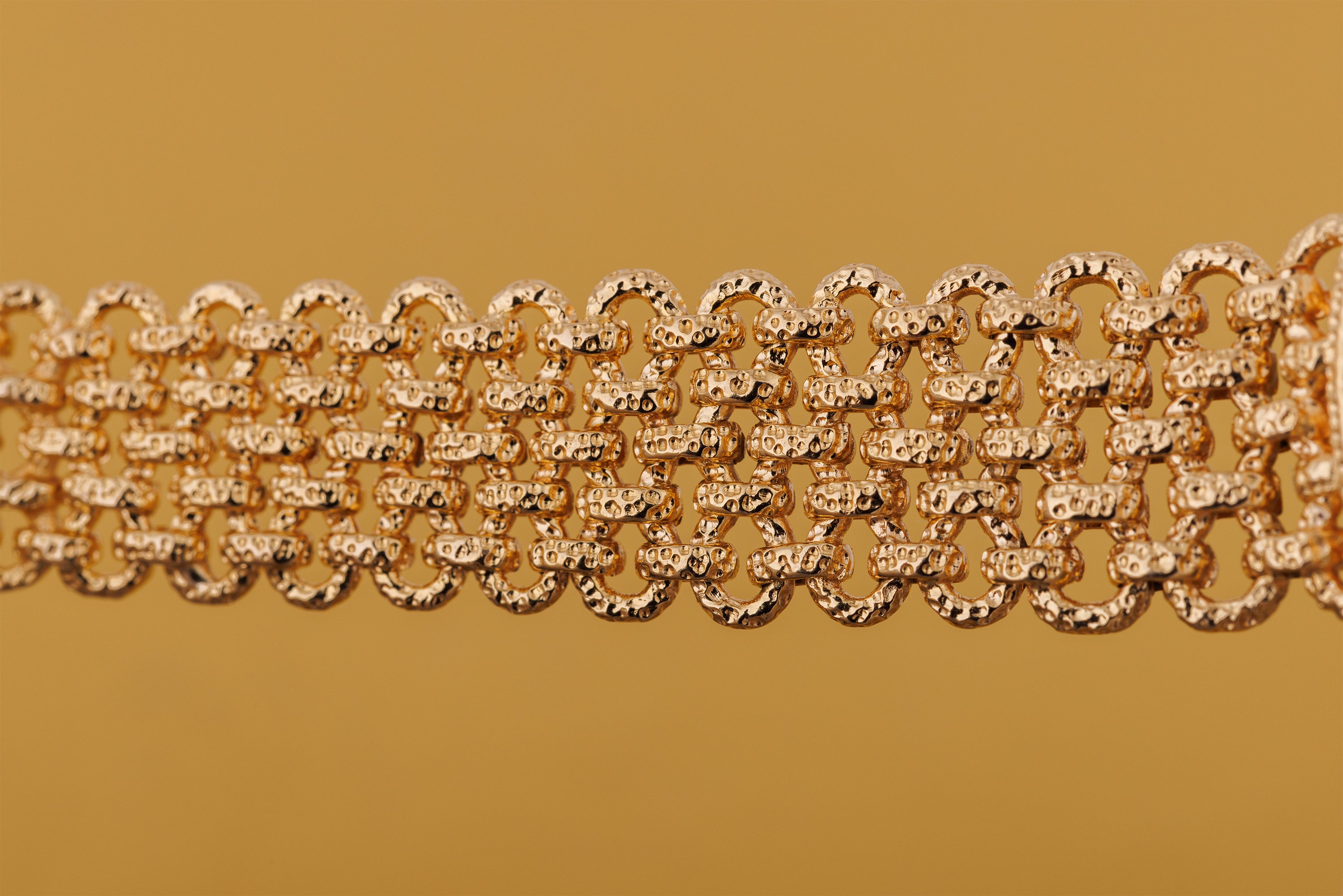 Patek Philippe Lady Ellipse | REF. 4133/1 | 18k Yellow Gold | Hammered Gold Finish | 22mm | Manual Wind | 1970s