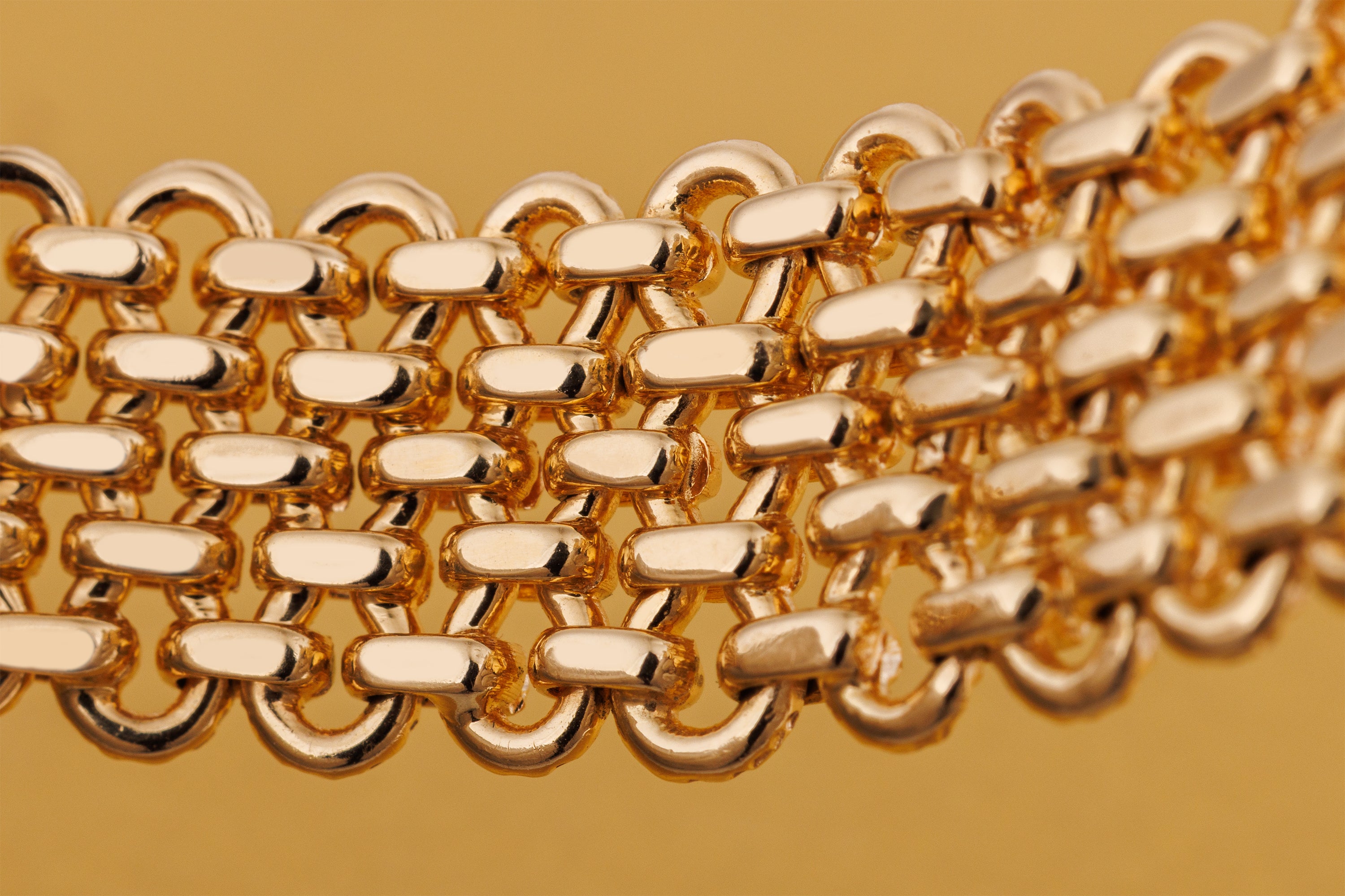 Patek Philippe Lady Ellipse | REF. 4133/1 | 18k Yellow Gold | Hammered Gold Finish | 22mm | Manual Wind | 1970s