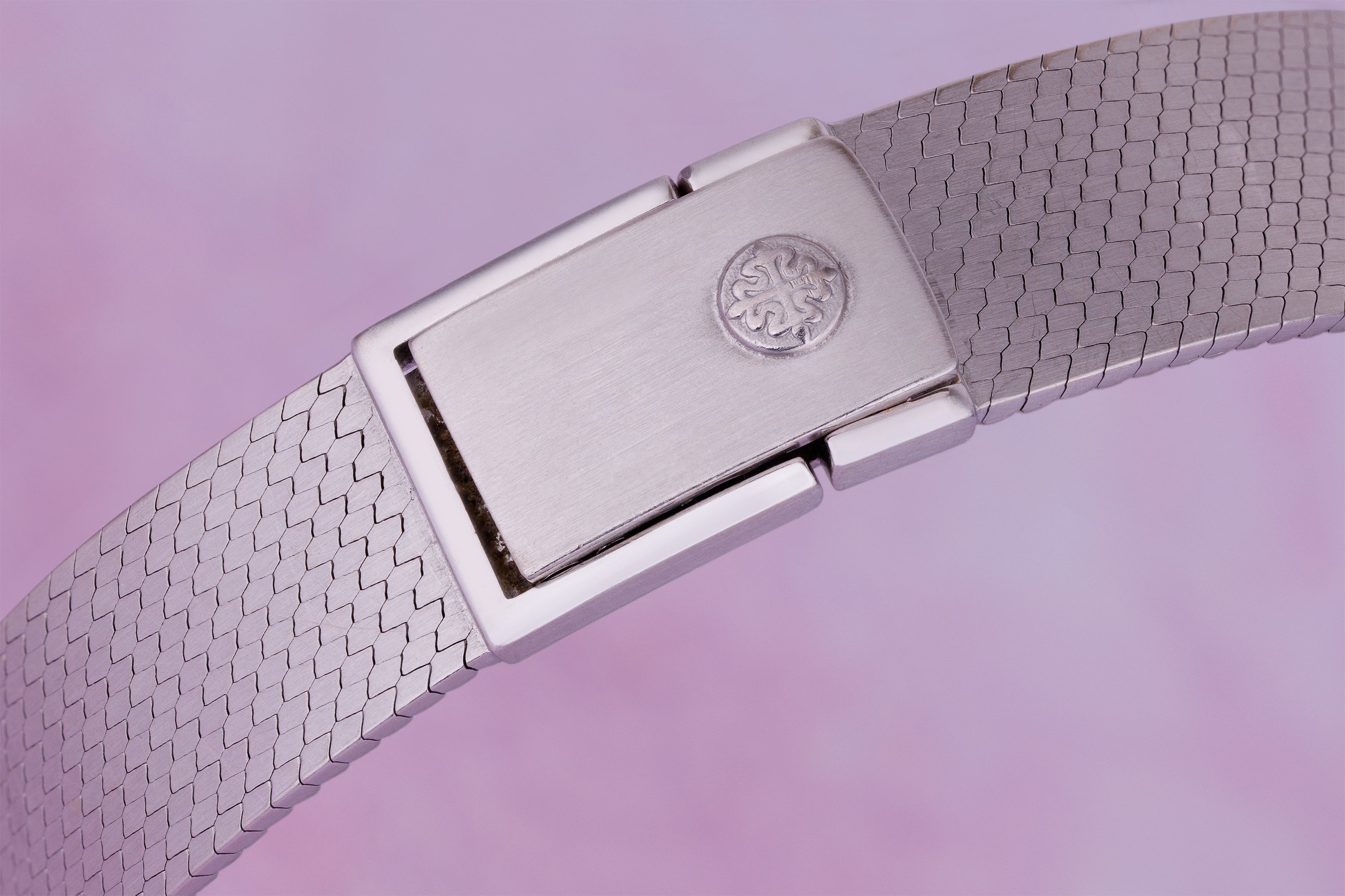 Patek Philippe Lady Ellipse | REF. 3377/1 | 18k White Gold | Diamond Bezel | Blue Dial | 17.5mm | Manual Wind | 1970s