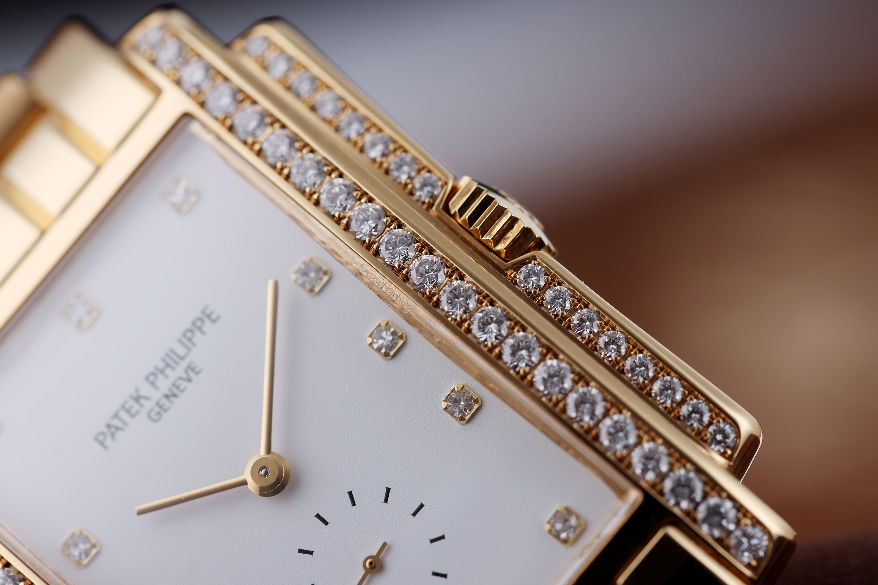 Patek Philippe Gondolo | REF. 5025/1 | 18k Yellow Gold | Diamond Dial & Bezel | 1993 | Extract from the Archives | 30mm