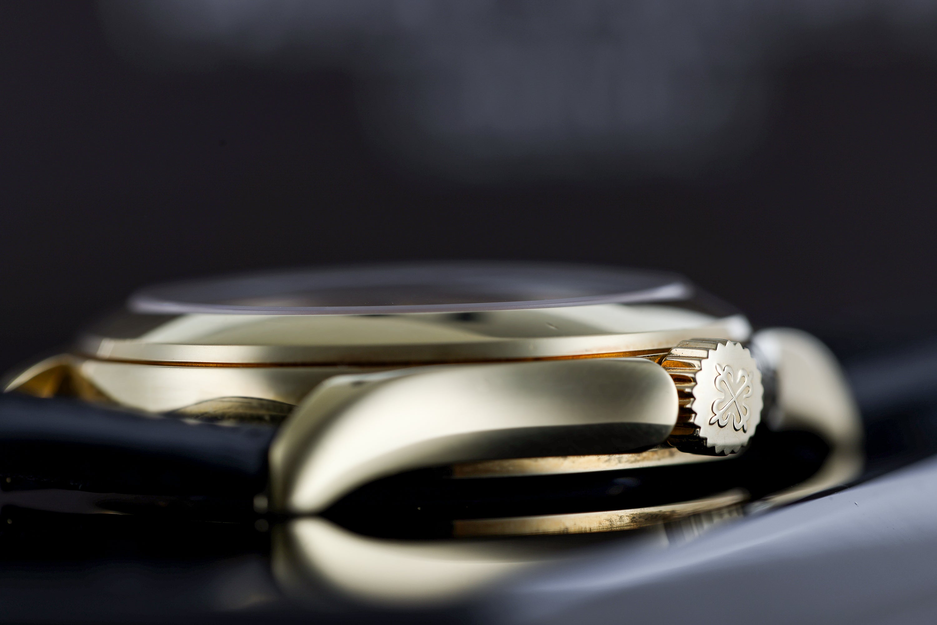 Patek Philippe Calatrava Travel Time | REF. 5134J-011 | 18k Yellow Gold | 37mm | Box & Papers | 2006
