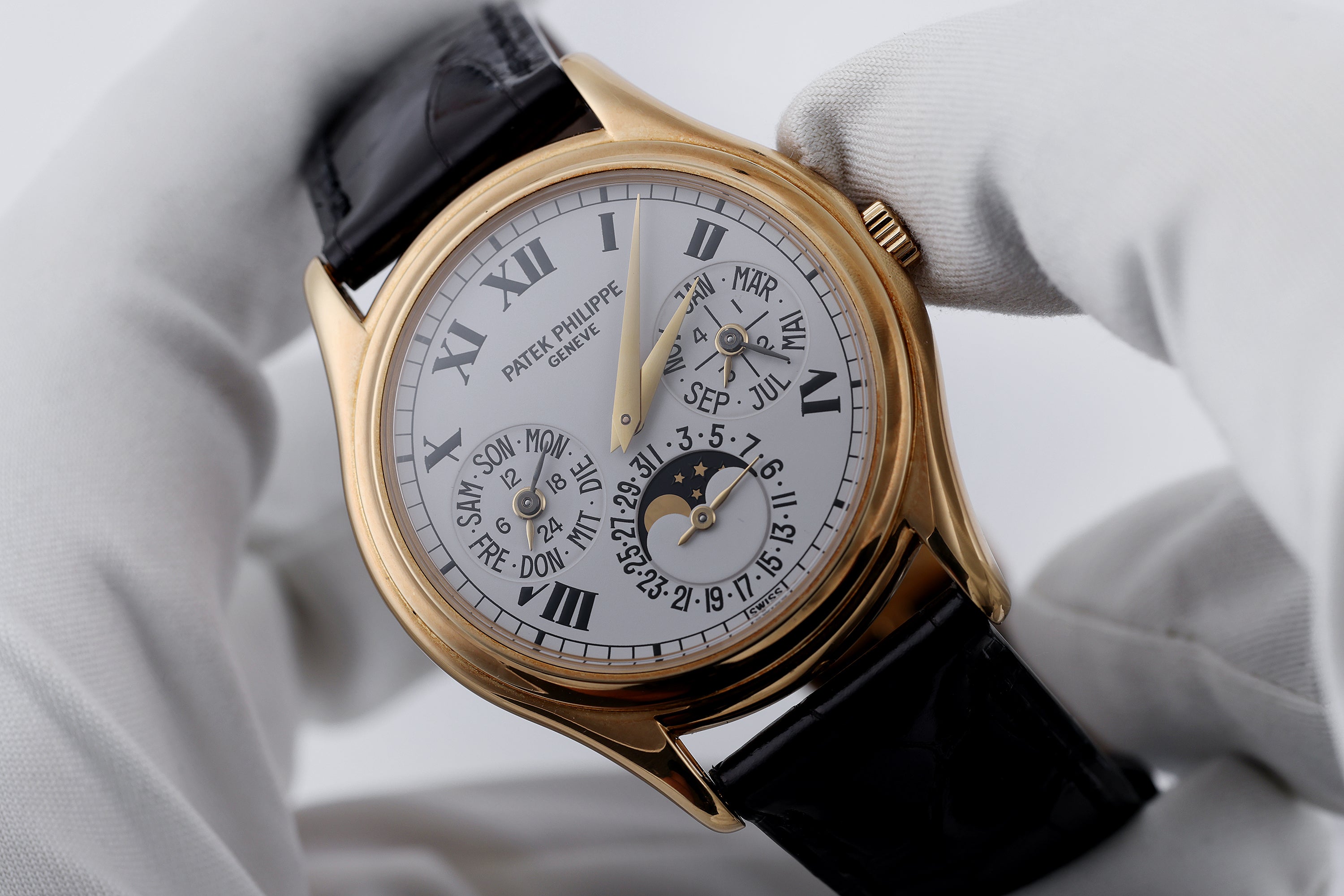 Patek Philippe Perpetual Calendar | REF. 3940J | 18k Yellow Gold | White Dial | 36mm | 2000s