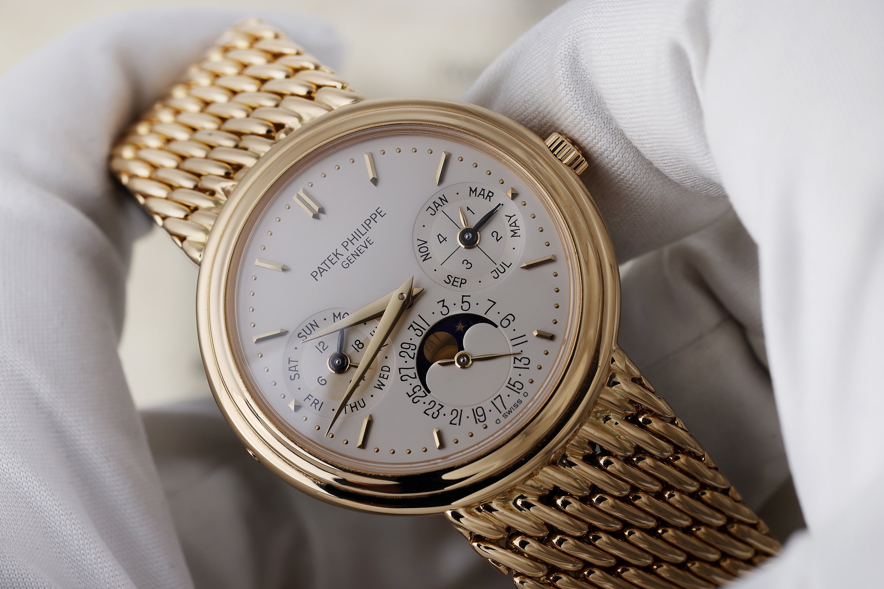 Patek Philippe Perpetual Calendar | REF. 3945/001 | Silver Dial | Papers | 1993