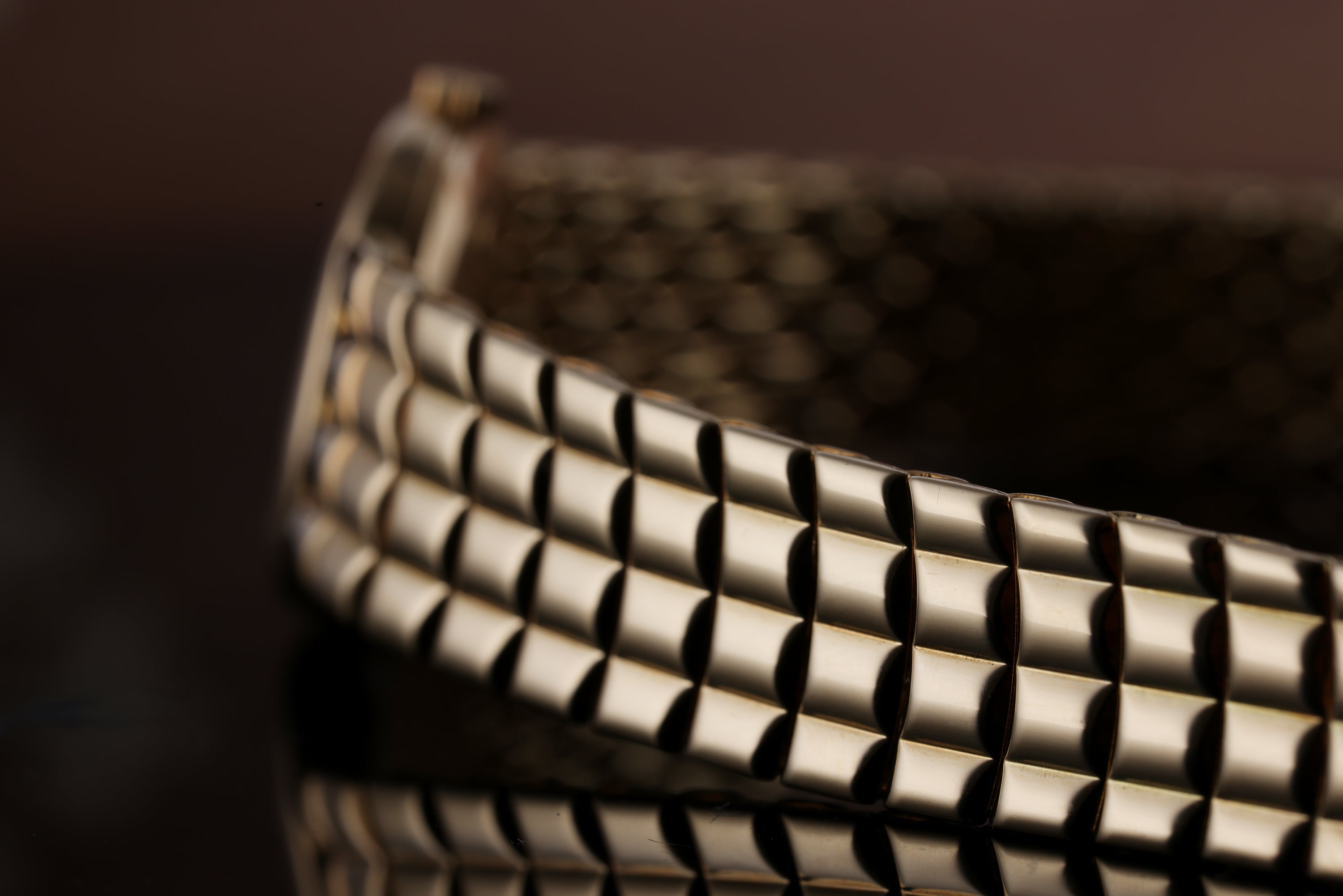 Patek Philippe Lady Golden Ellipse | REF. 4764/15 | 18k Yellow Gold | 20mm | Box & Extract From Archives | 1989