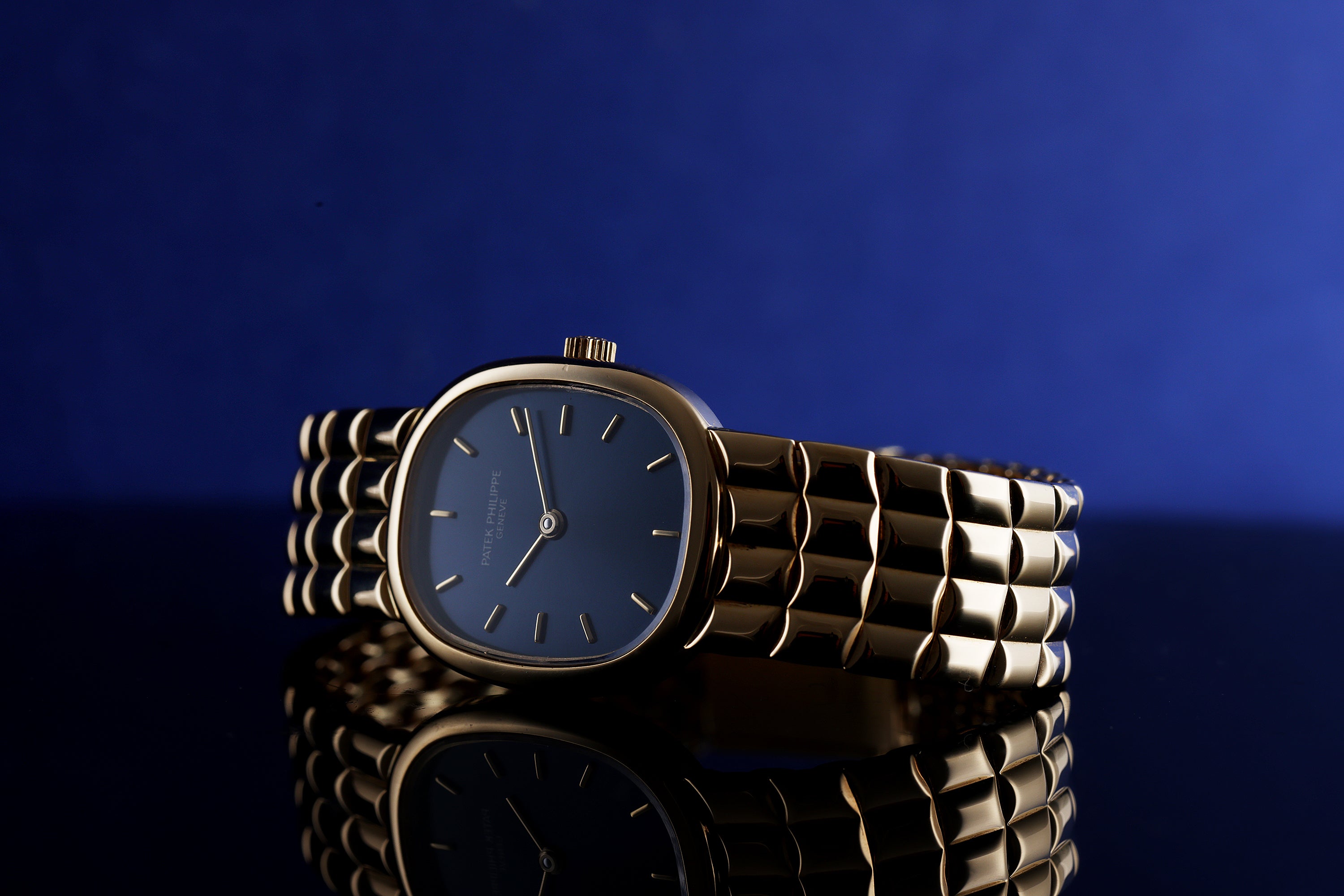 Patek Philippe Lady Golden Ellipse | REF. 4764/15 | 18k Yellow Gold | 20mm | Box & Extract From Archives | 1989