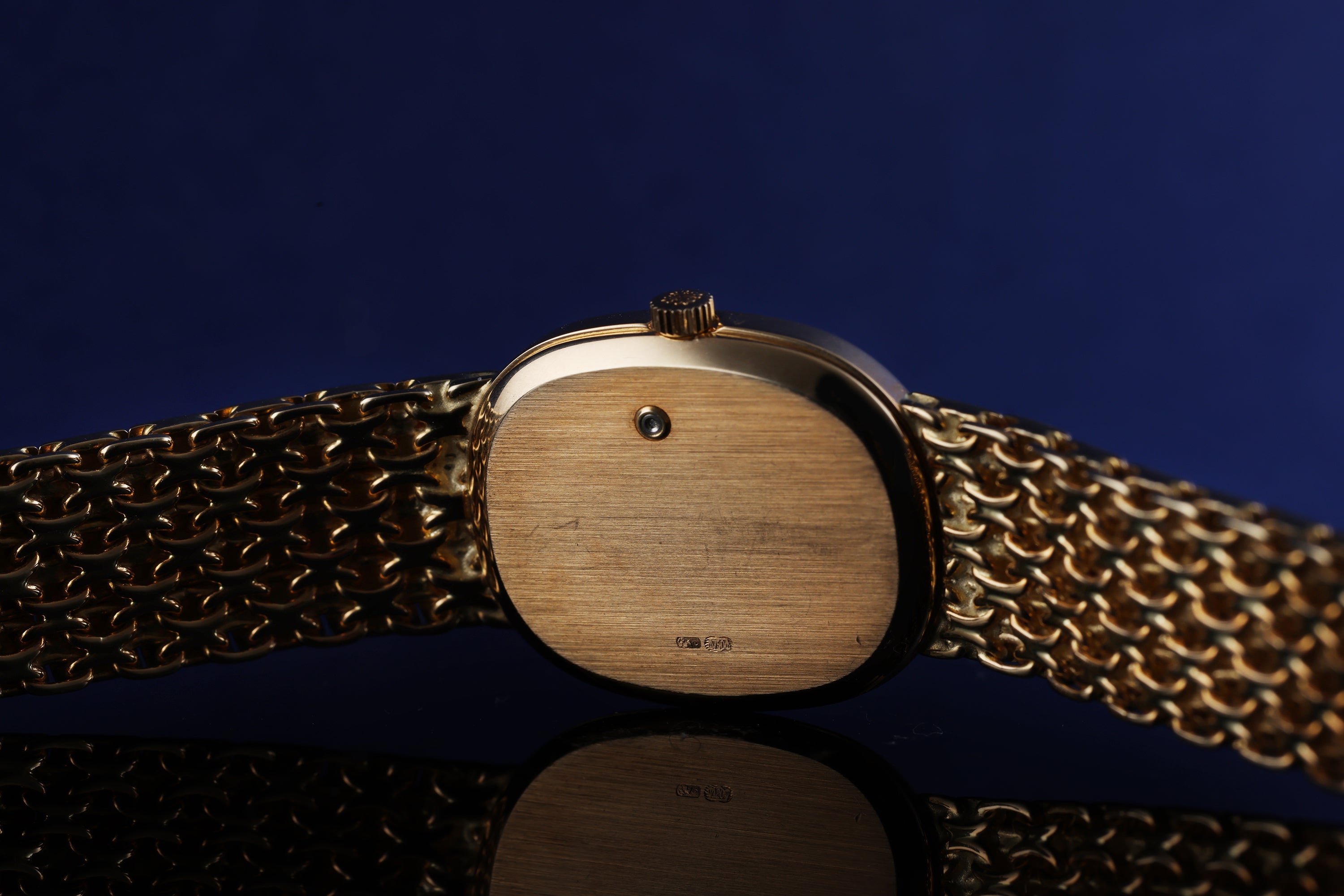 Patek Philippe Lady Golden Ellipse | REF. 4764/15 | 18k Yellow Gold | 20mm | Box & Extract From Archives | 1989