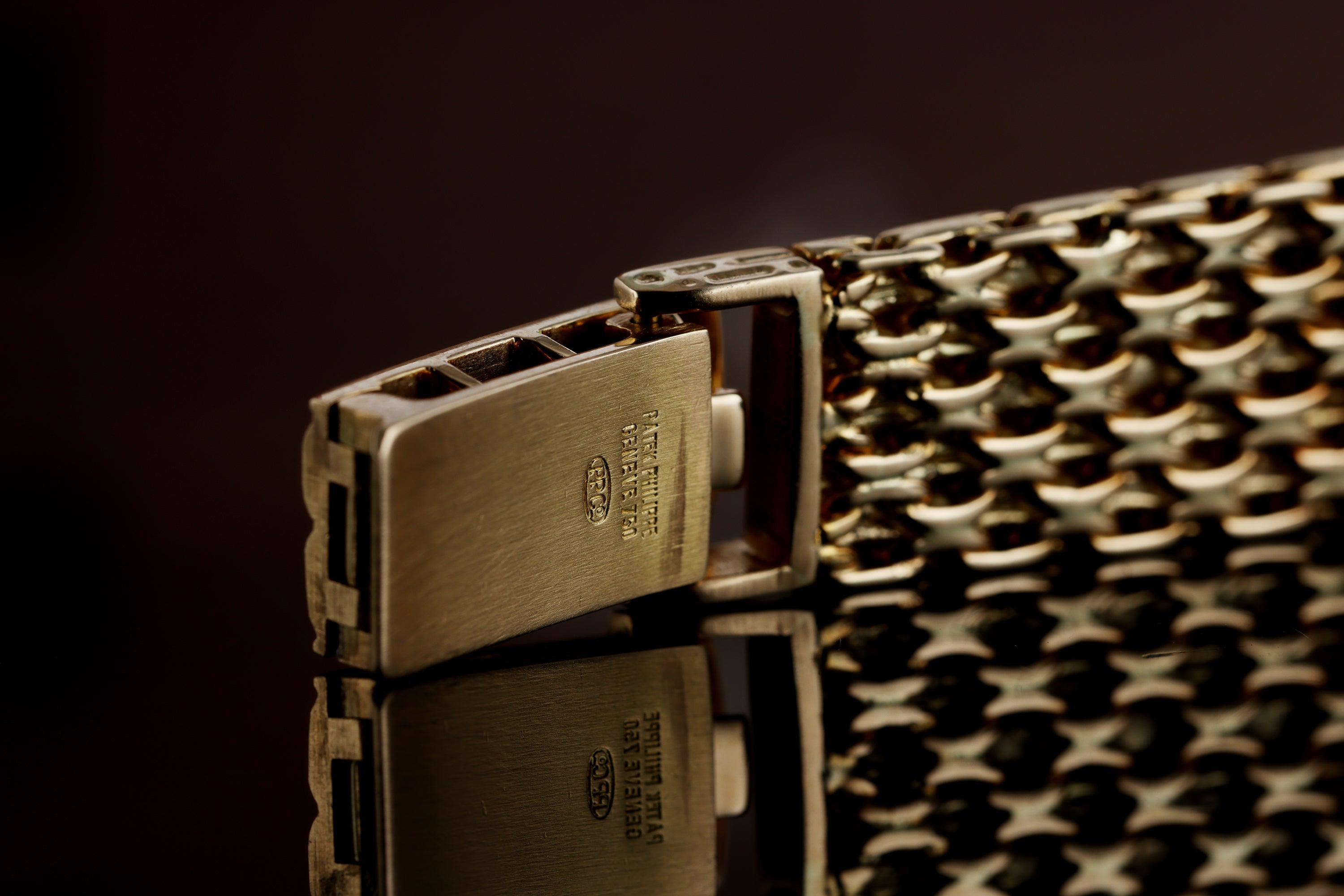 Patek Philippe Lady Golden Ellipse | REF. 4764/15 | 18k Yellow Gold | 20mm | Box & Extract From Archives | 1989