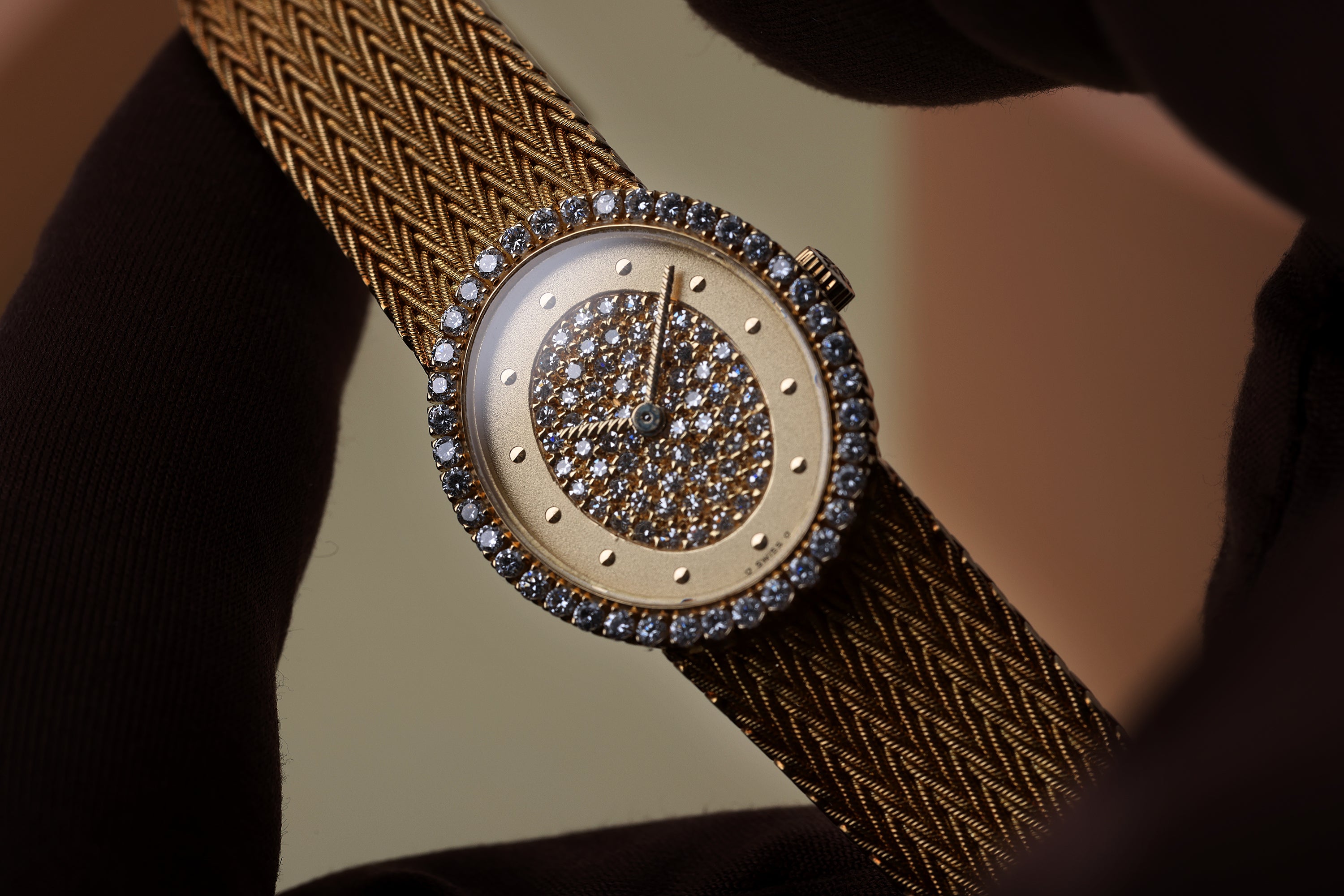 Patek Philippe 1980's Ladies Watch | REF. 4506/1 | Oval Diamond Dial & Bezel | 21mm | 18k Yellow Gold