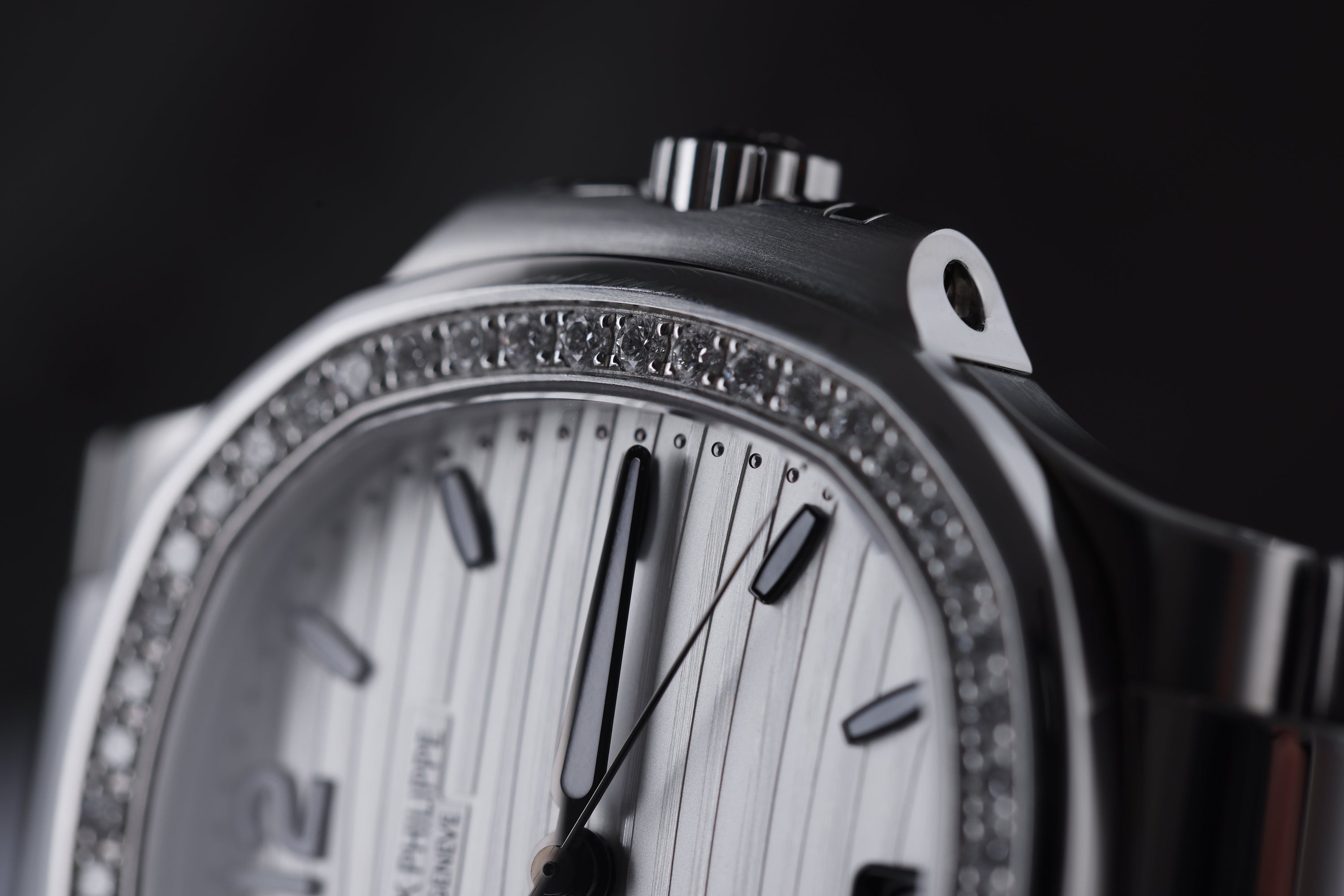 Patek Philippe Nautilus Ladies Automatic | REF. 7018/1A-001 | Silver Dial | 33mm | Stainless Steel | Box & Papers | 2015