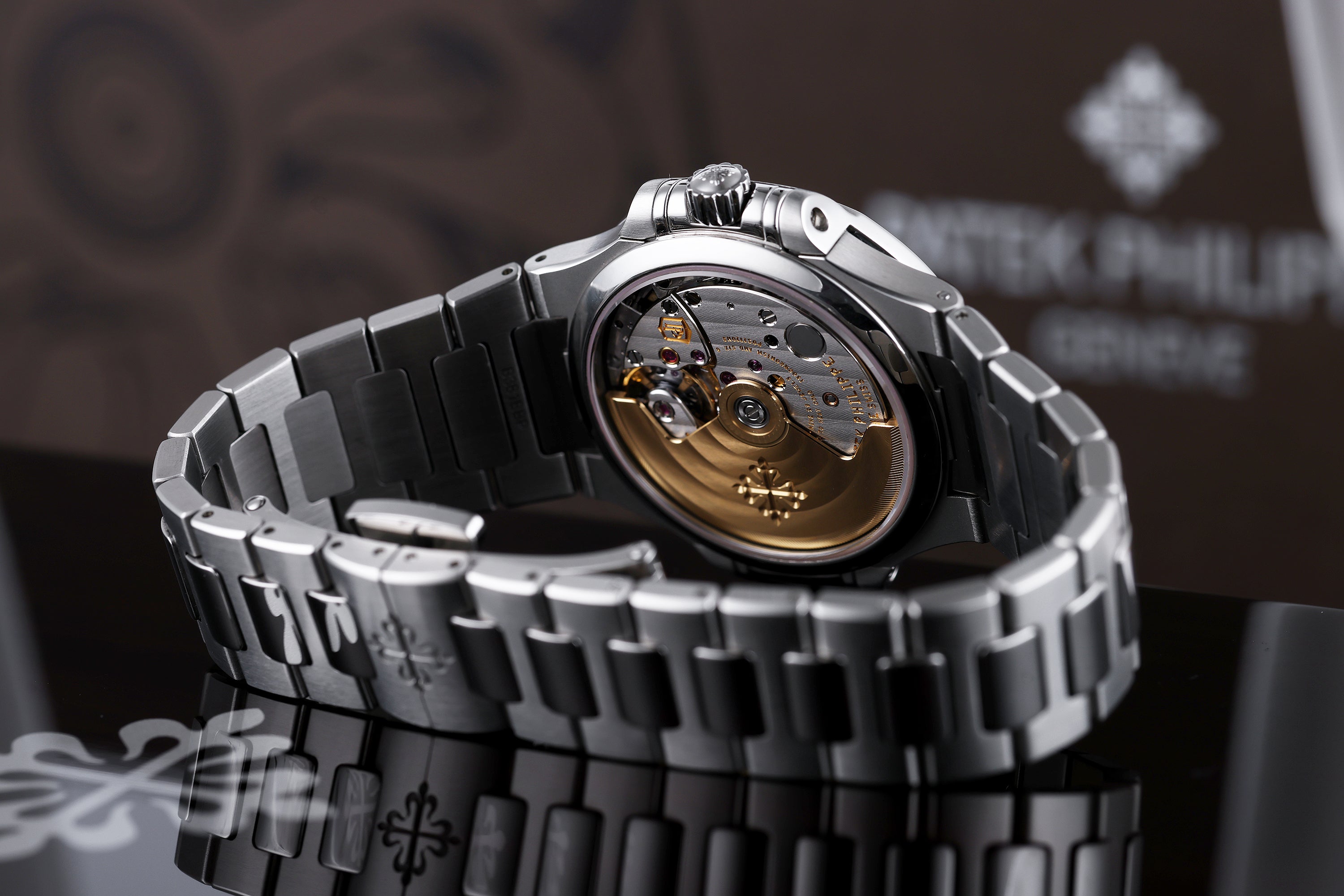 Patek Philippe Nautilus Ladies Automatic | REF. 7018/1A-001 | Silver Dial | 33mm | Stainless Steel | Box & Papers | 2015