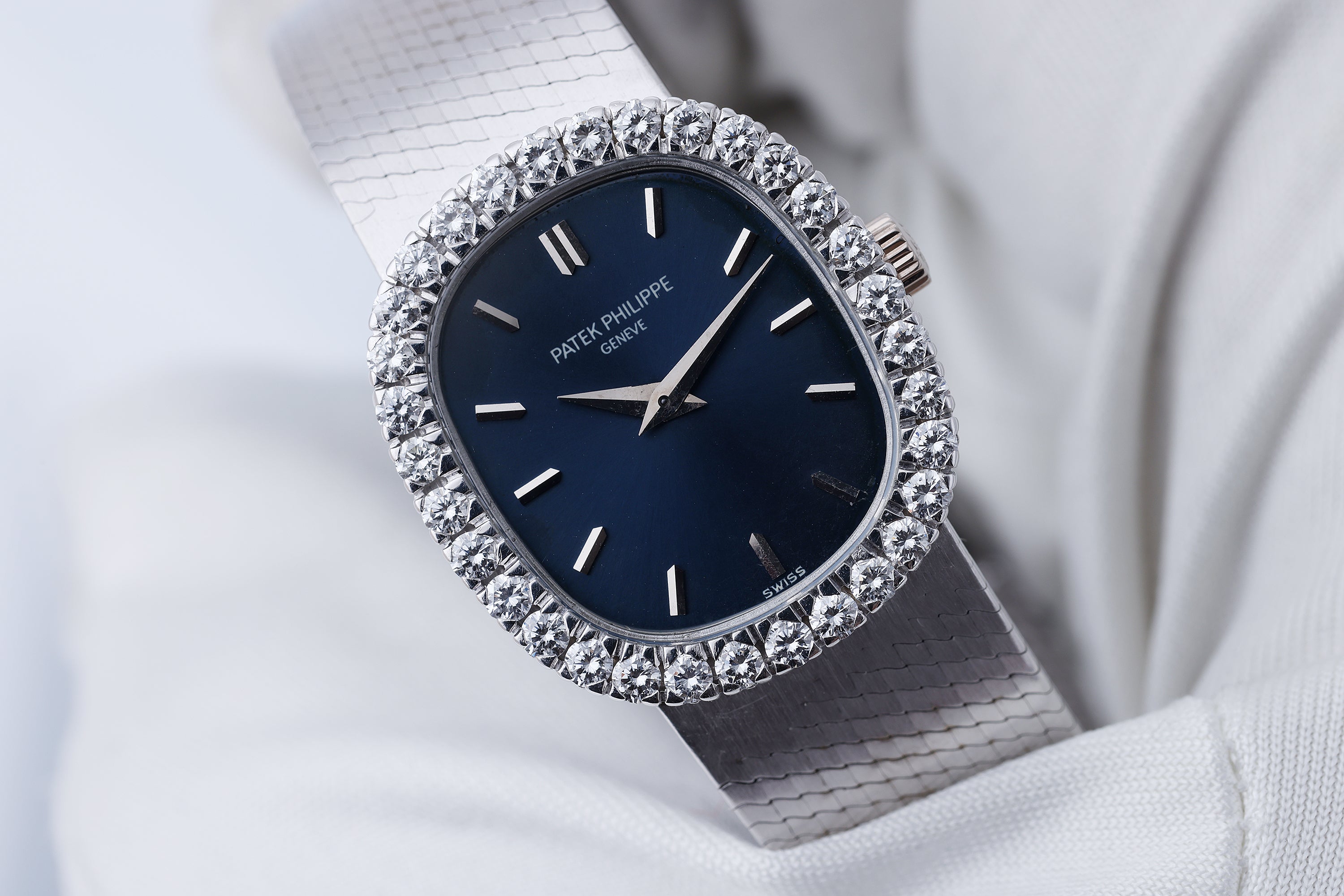 Patek Philippe Lady Ellipse | REF. 4134/4 | 18k White Gold | Diamond Bezel & Blue Dial | Manual | 1970s