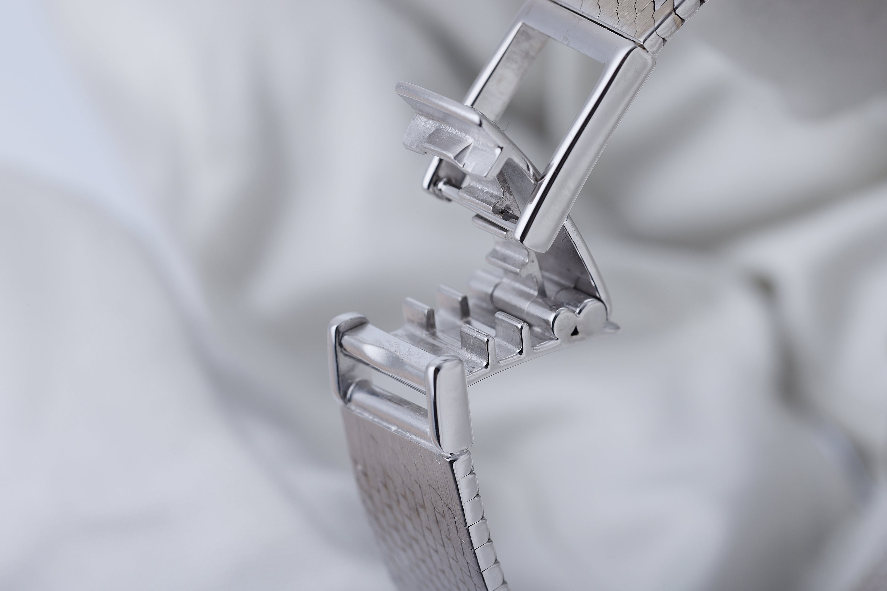 Patek Philippe Lady Ellipse | REF. 4134/4 | 18k White Gold | Diamond Bezel & Blue Dial | Manual | 1970s