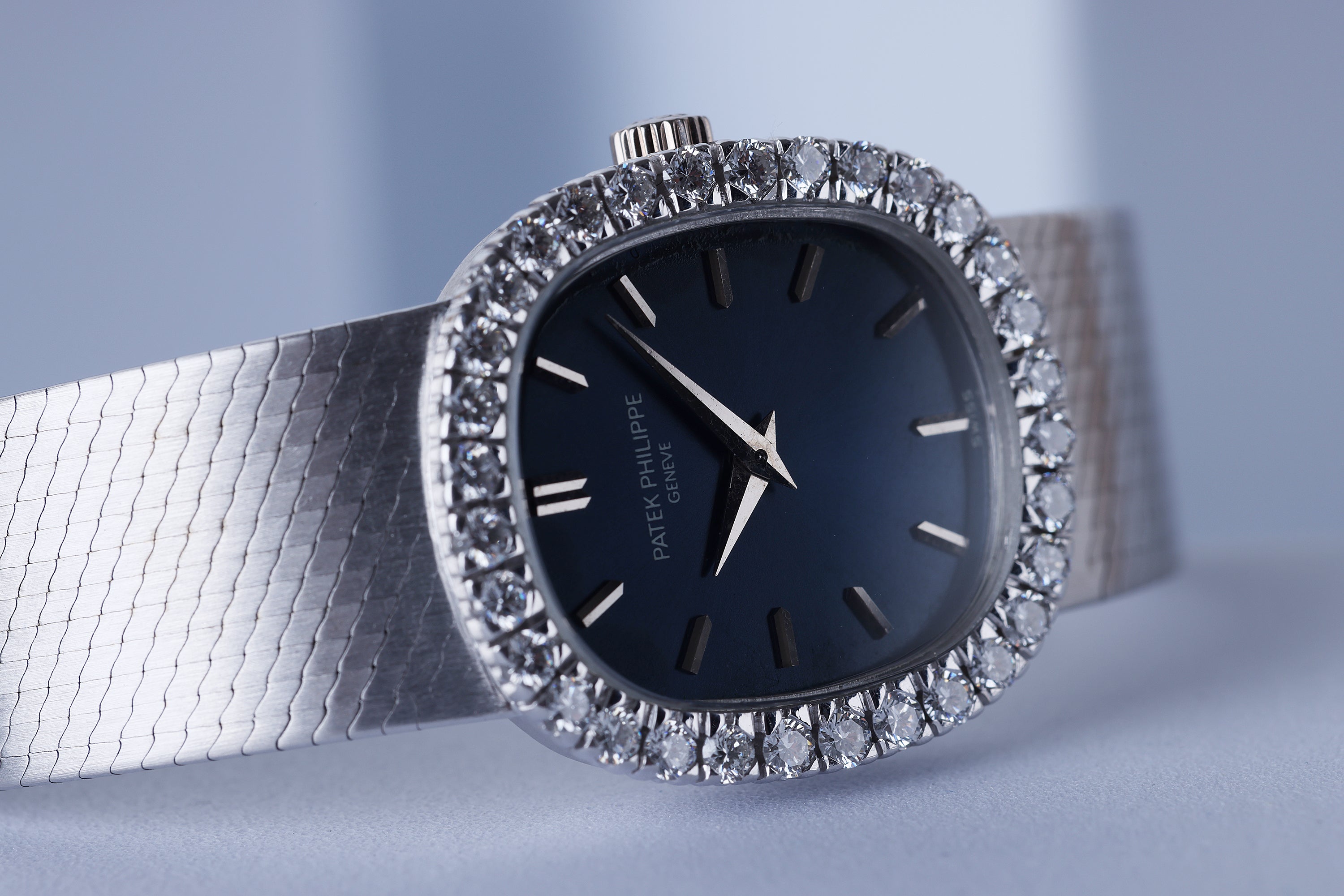 Patek Philippe Lady Ellipse | REF. 4134/4 | 18k White Gold | Diamond Bezel & Blue Dial | Manual | 1970s
