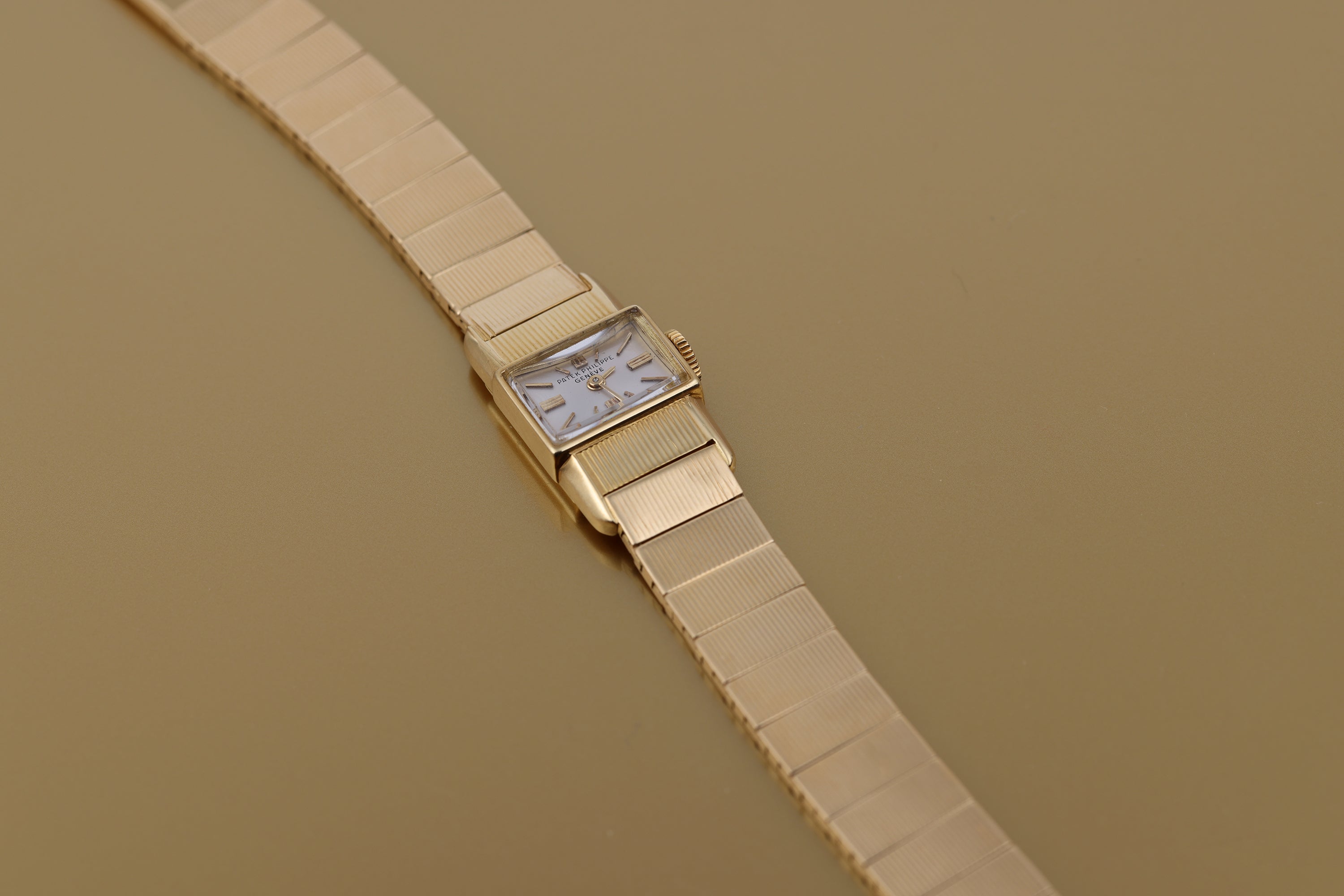 Patek Philippe Vintage Lady Wristwatch REF. 3255 1 18k Yellow Gold Silver Dial Circa 1950 s