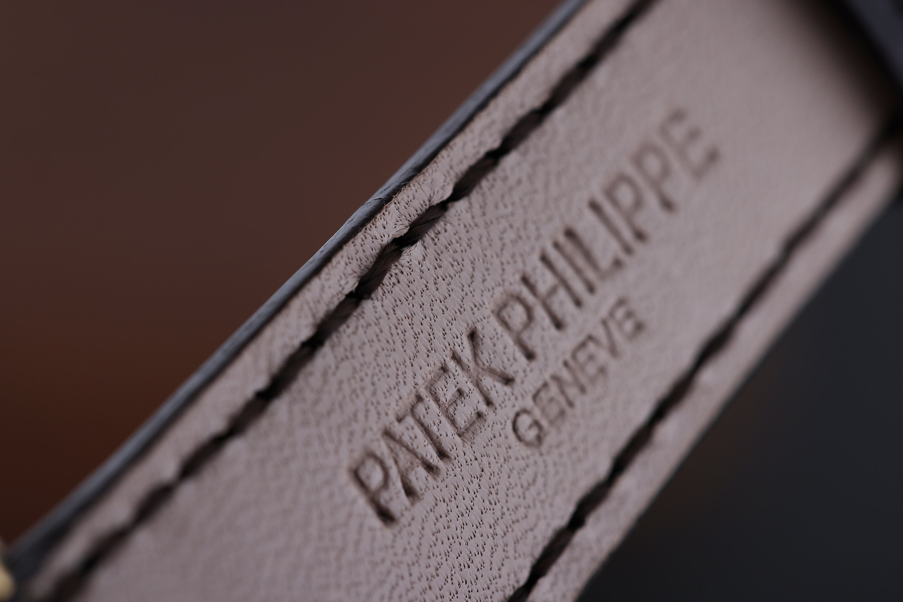 Patek Philippe Calatrava 'Giraffe' | REF. 1595 | Manual Wind | 18k Yellow Gold | 35mm | 1951