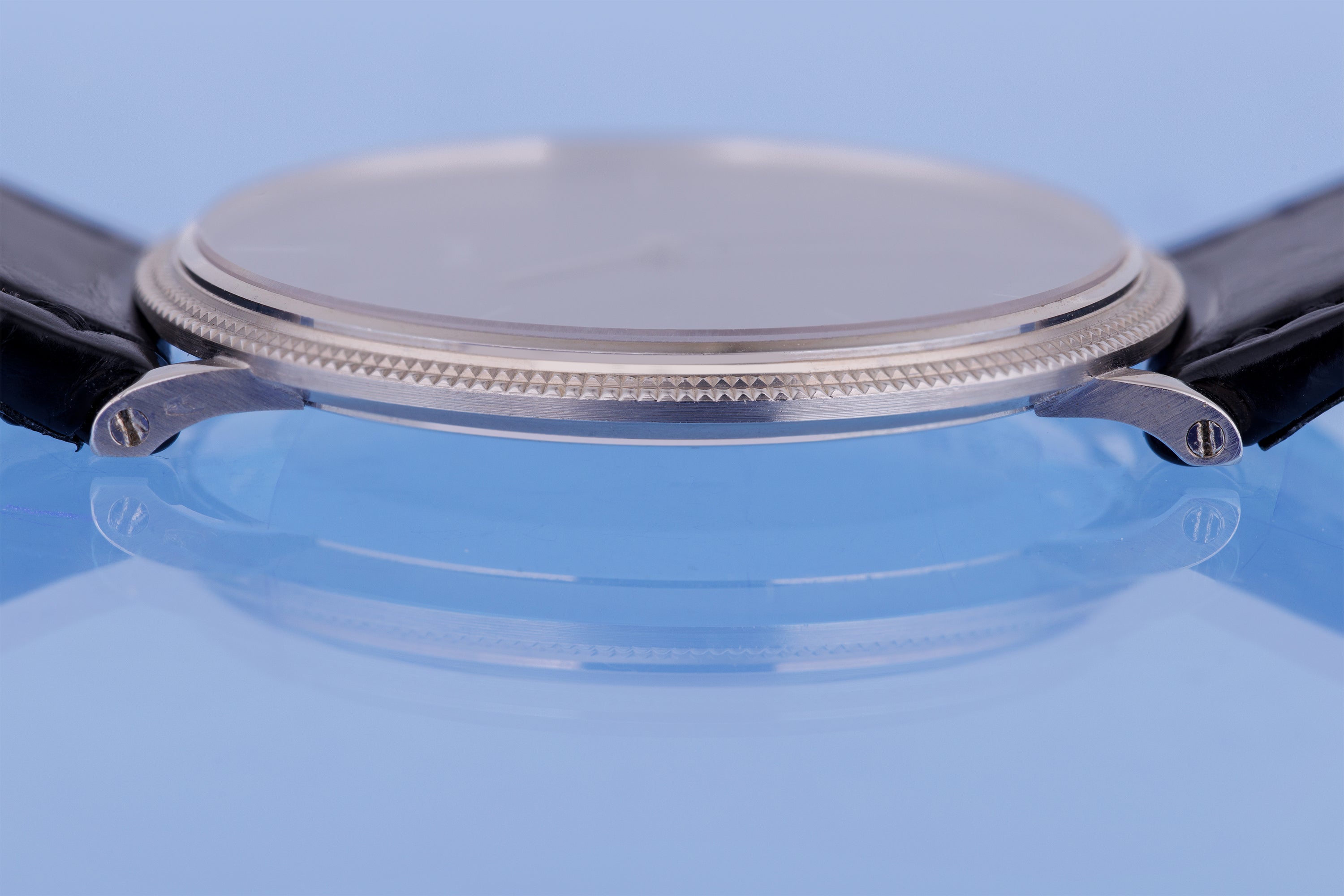 Piaget Altiplano | REF. 9031 | Hobnail Bezel | Blue Sunburst Dial | 18k White Gold | 33.5mm | 1980's