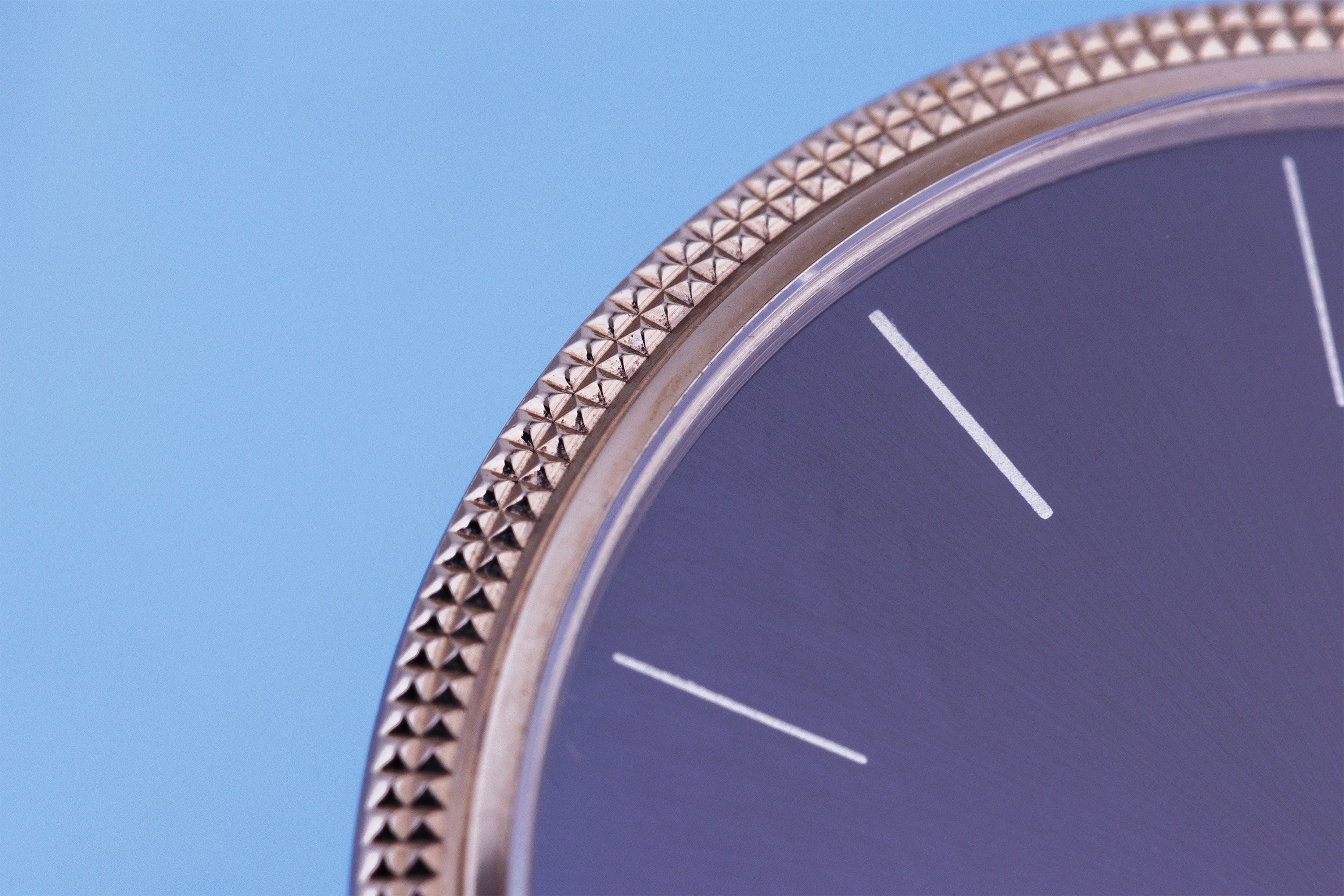 Piaget Altiplano | REF. 9031 | Hobnail Bezel | Blue Sunburst Dial | 18k White Gold | 33.5mm | 1980's