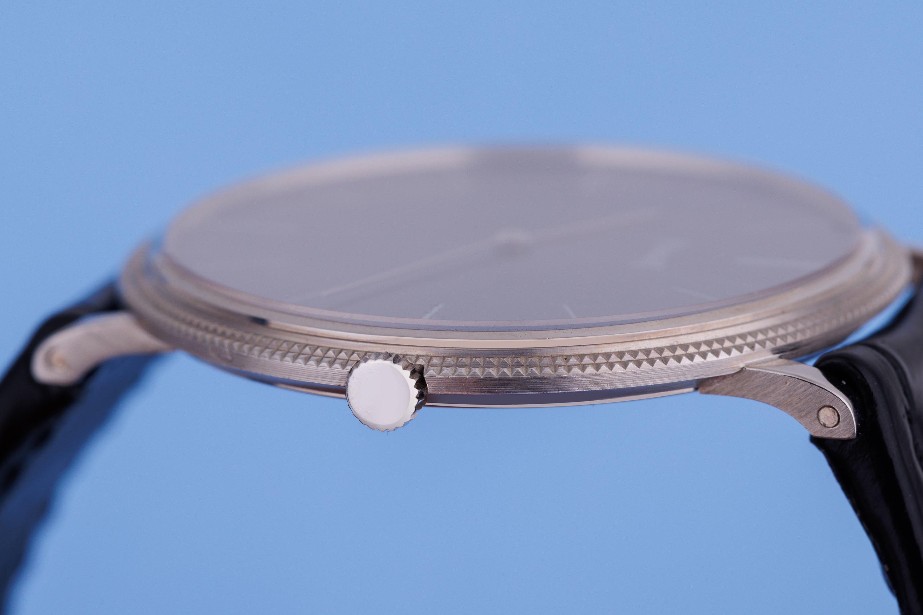 Piaget Altiplano | REF. 9031 | Hobnail Bezel | Blue Sunburst Dial | 18k White Gold | 33.5mm | 1980's