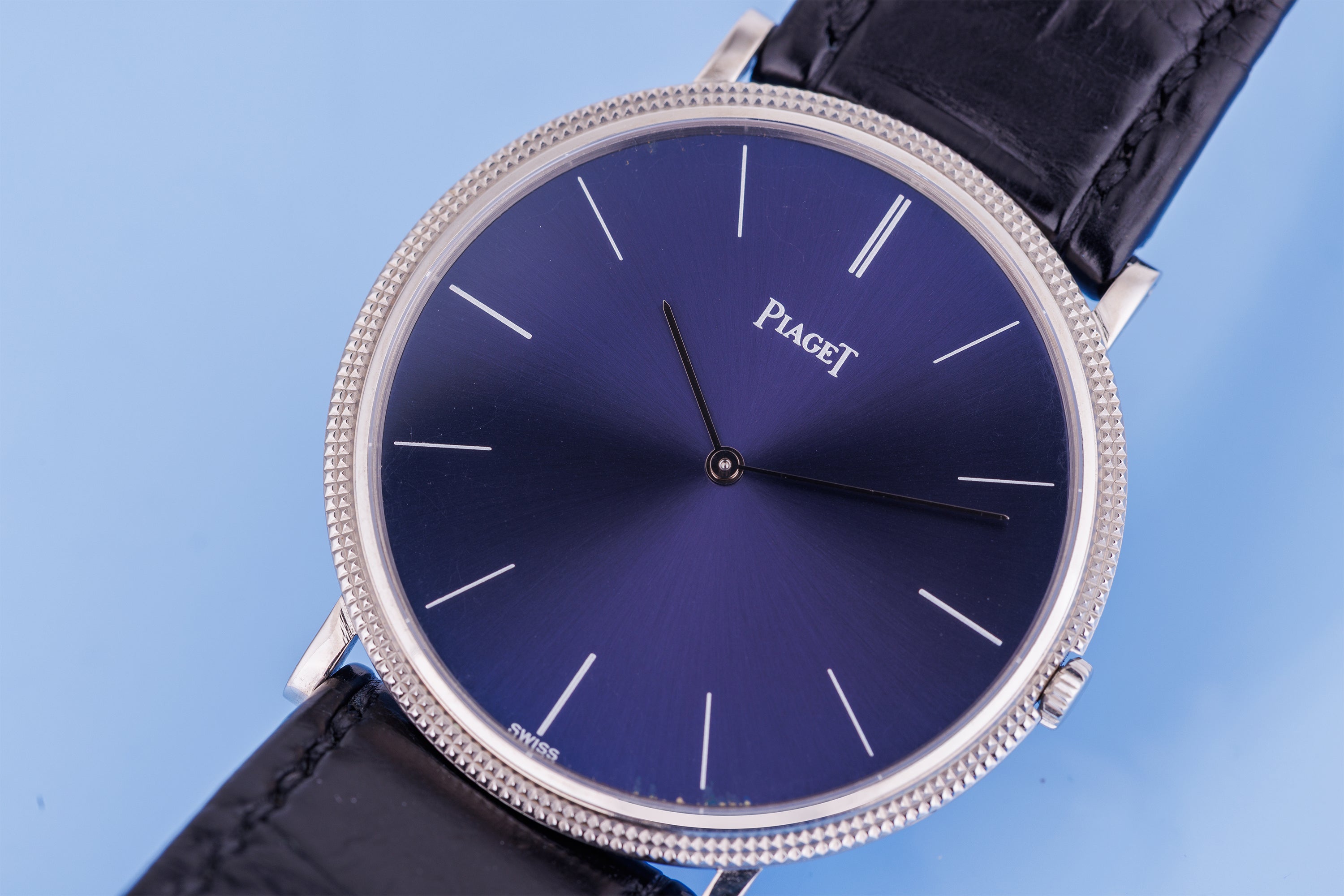 Piaget Altiplano | REF. 9031 | Hobnail Bezel | Blue Sunburst Dial | 18k White Gold | 33.5mm | 1980's