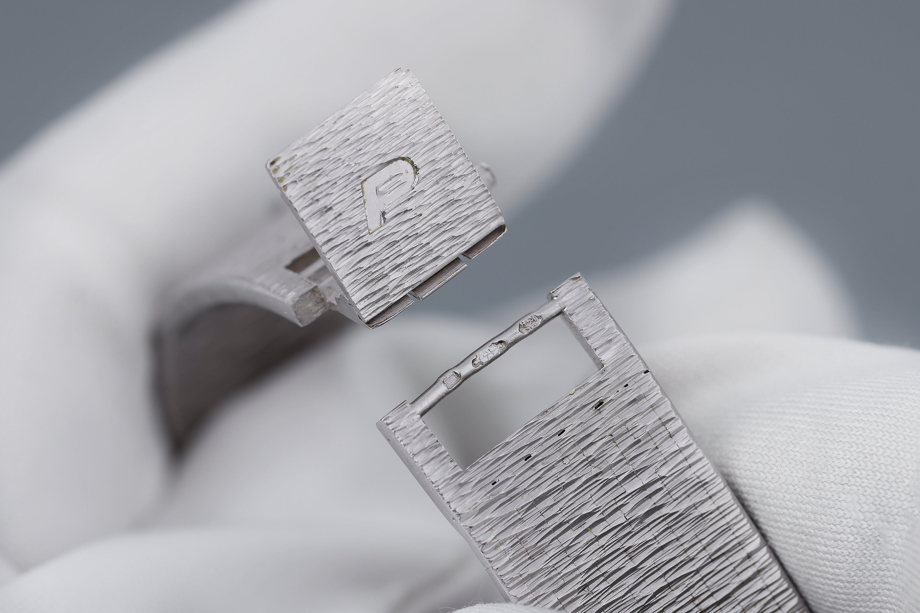 Piaget 1970's Ladies Watch | REF. 924 A 6 | Lapis Lazuli Dial | Diamond Bezel | 18k White Gold | Manual Wind | 26mm