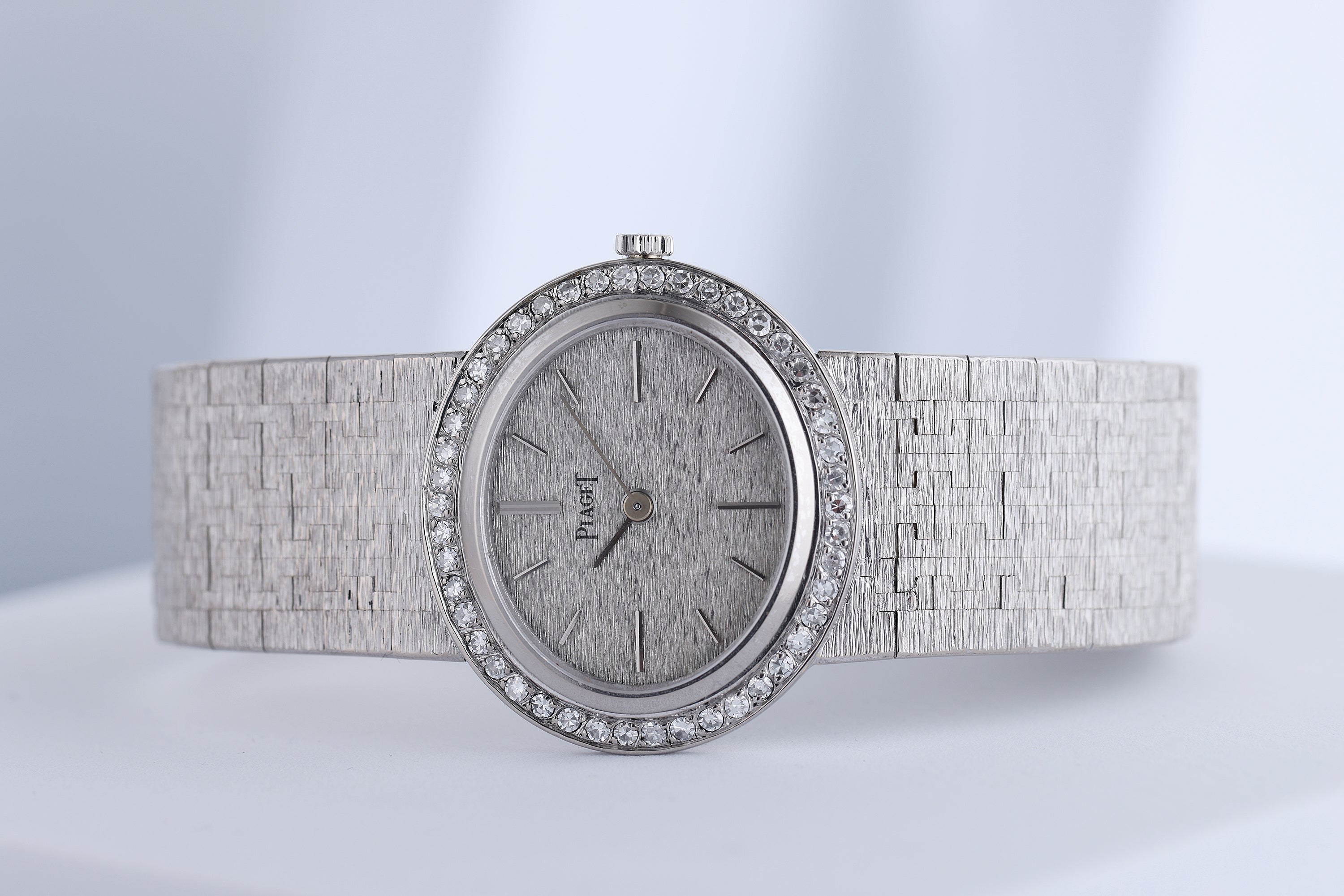 Piaget Vintage Ladies Wristwatch | REF. 9335 A6 | 18k White Gold | Diamond Bezel | 1980's