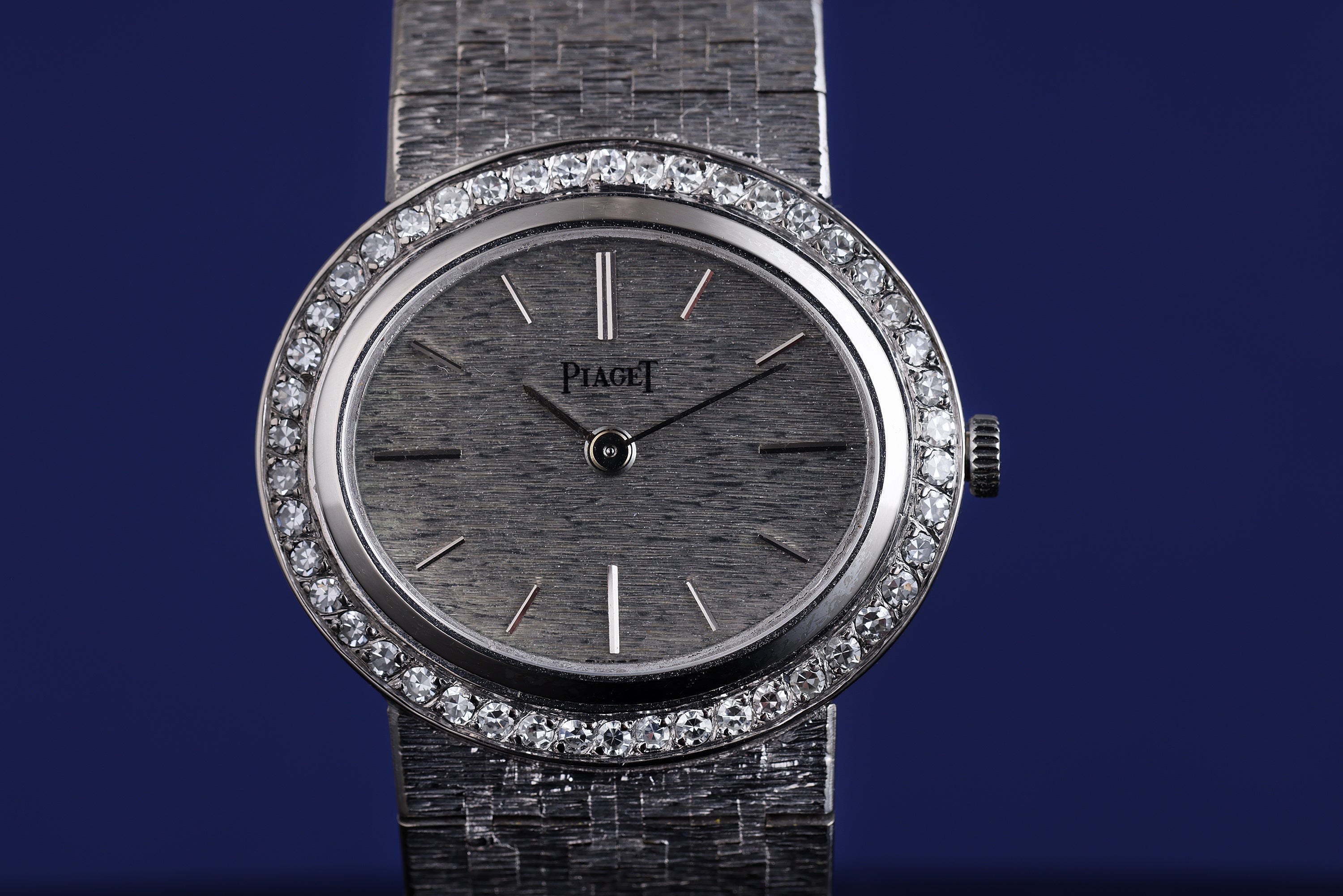 Piaget Vintage Ladies Wristwatch | REF. 9335 A6 | 18k White Gold | Diamond Bezel | 1980's