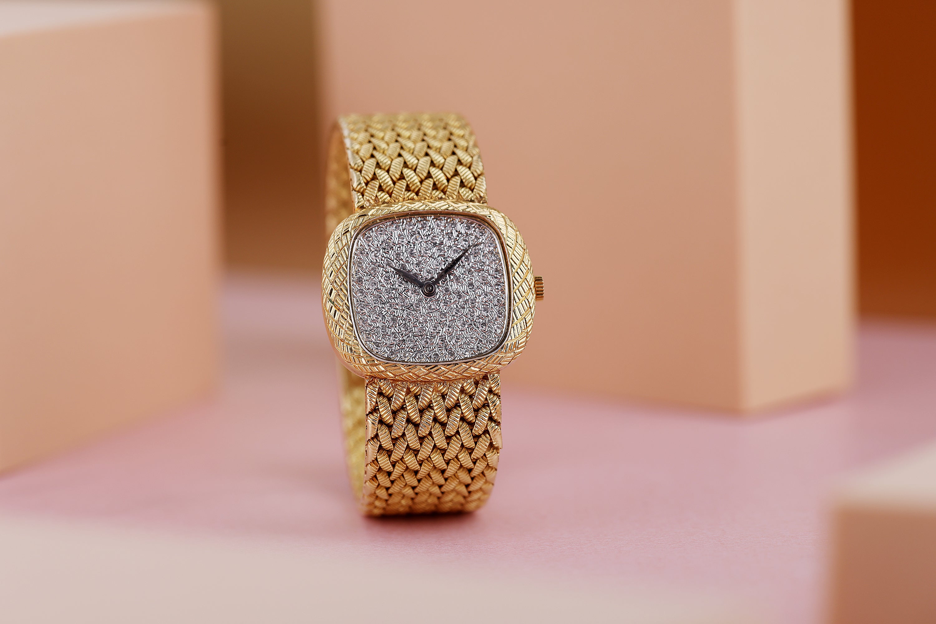 Piaget Vintage Ladies Wristwatch | REF. 9451 D 3 | Pavé Diamond Dial | 18k Yellow Gold | 26mm | 1970s
