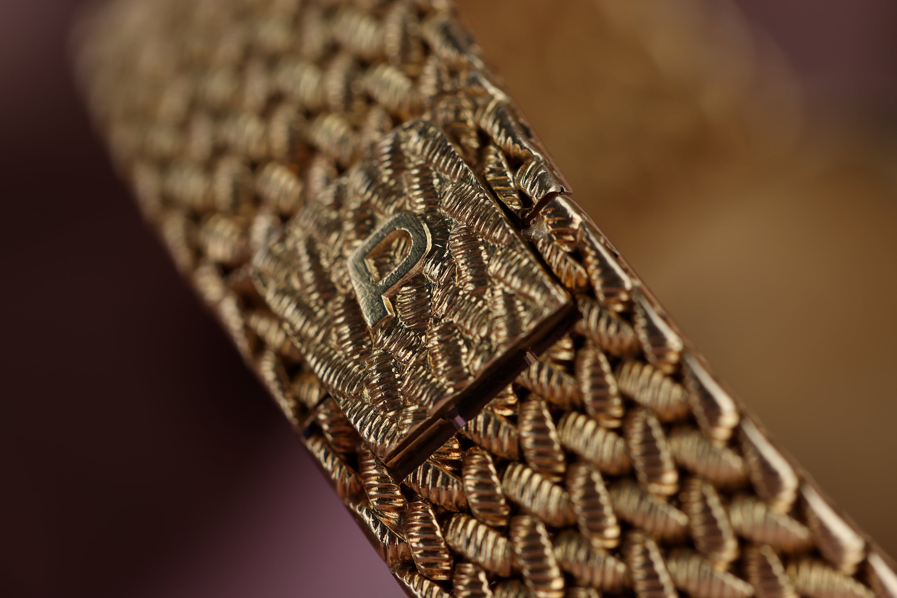 Piaget Vintage Ladies Wristwatch | REF. 9451 D 3 | Pavé Diamond Dial | 18k Yellow Gold | 26mm | 1970s