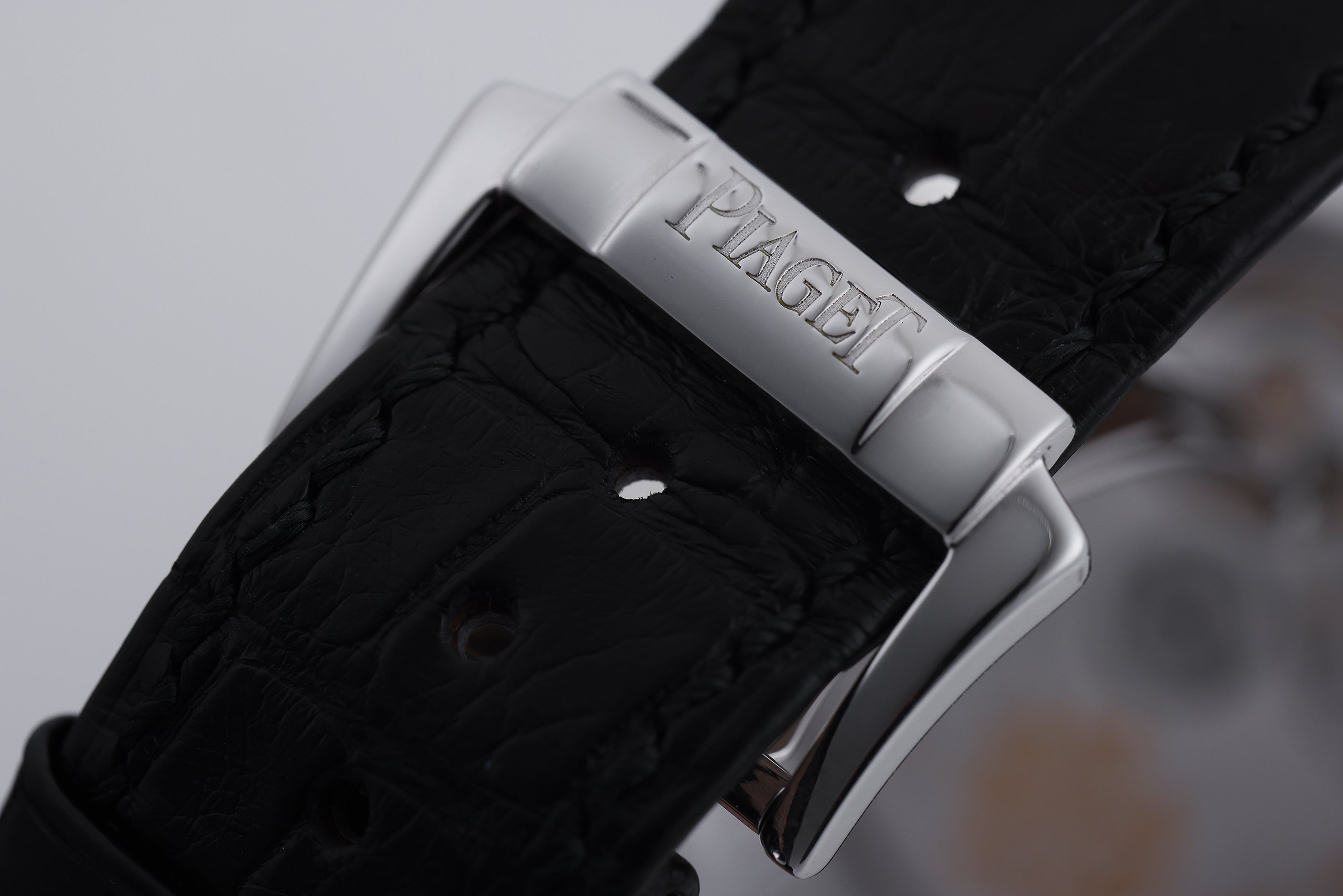 Piaget Polo Emperador Dual Time | REF. G0A32018 | Automatic | Mother of Pearl & Pavé Diamond | 18k White Gold | 42mm | Box & Papers