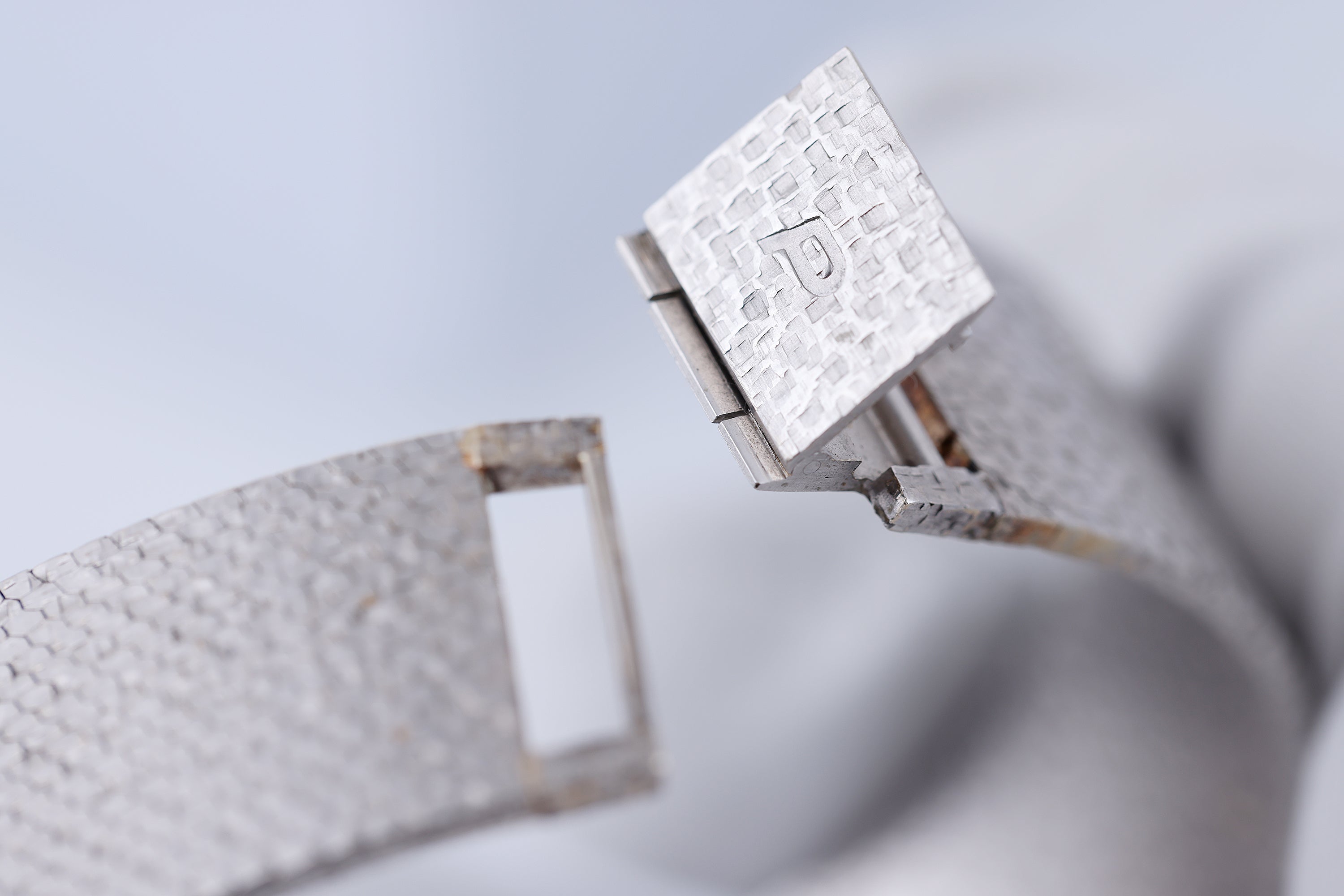 Piaget Beta Quartz | REF. 14101 B 56 | Blue Dial | 18k White Gold | 33.5mm | 1970s