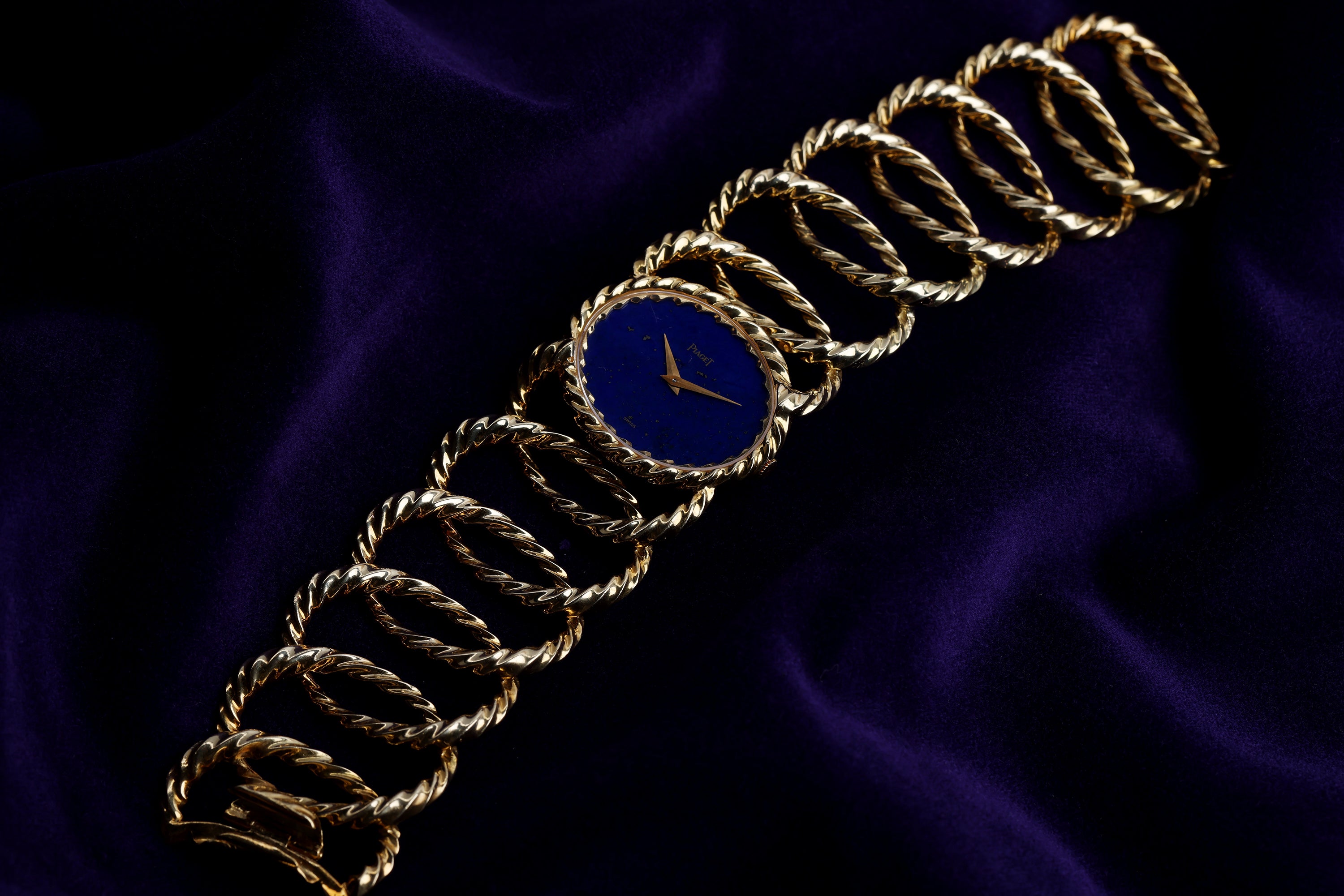 Piaget 'Esclave' Cuff Watch | REF. 9855 D 35 | Lapis Lazuli Dial | 18k Yellow Gold | 32mm | 1970s